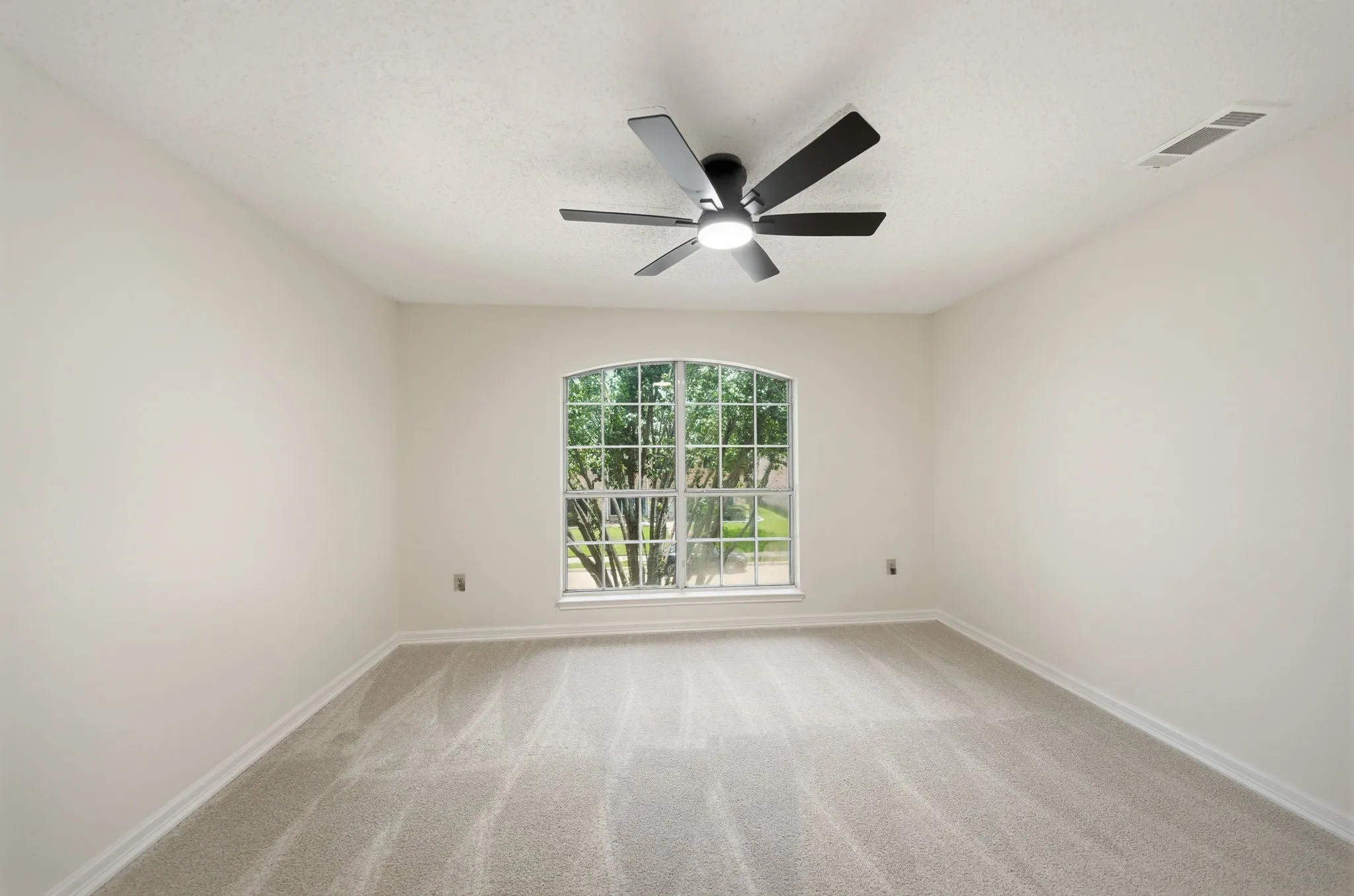 Single Family Residence For Sale in Rockwall County , 133 Blanchard Drive, Rockwall, Texas 75032, 5 Bedroom, 4 Bathroom, 2 Garage spaces, 4,264 Sqft, built in 2002, mls#21313489, Real Estate Agent in Rockwall, Homes For Sale in Rockwall county, Homes For Sale in Rockwall, Realtor in Rockwall Texas, Real Estate Brokerage Independent Realty Texas, Luminita Cordes Realtor