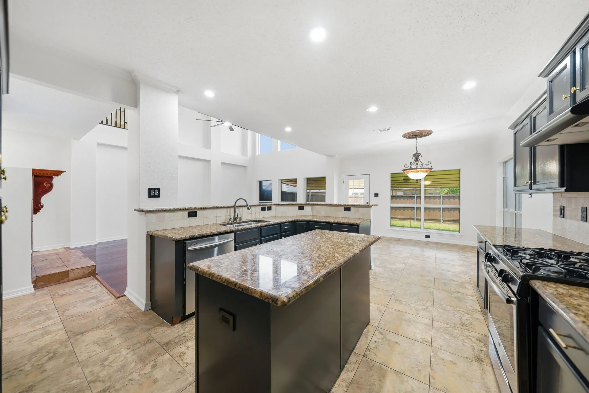 Single Family Residence For Sale in Rockwall County , 133 Blanchard Drive, Rockwall, Texas 75032, 5 Bedroom, 4 Bathroom, 2 Garage spaces, 4,264 Sqft, built in 2002, mls#21313489, Real Estate Agent in Rockwall, Homes For Sale in Rockwall county, Homes For Sale in Rockwall, Realtor in Rockwall Texas, Real Estate Brokerage Independent Realty Texas, Luminita Cordes Realtor