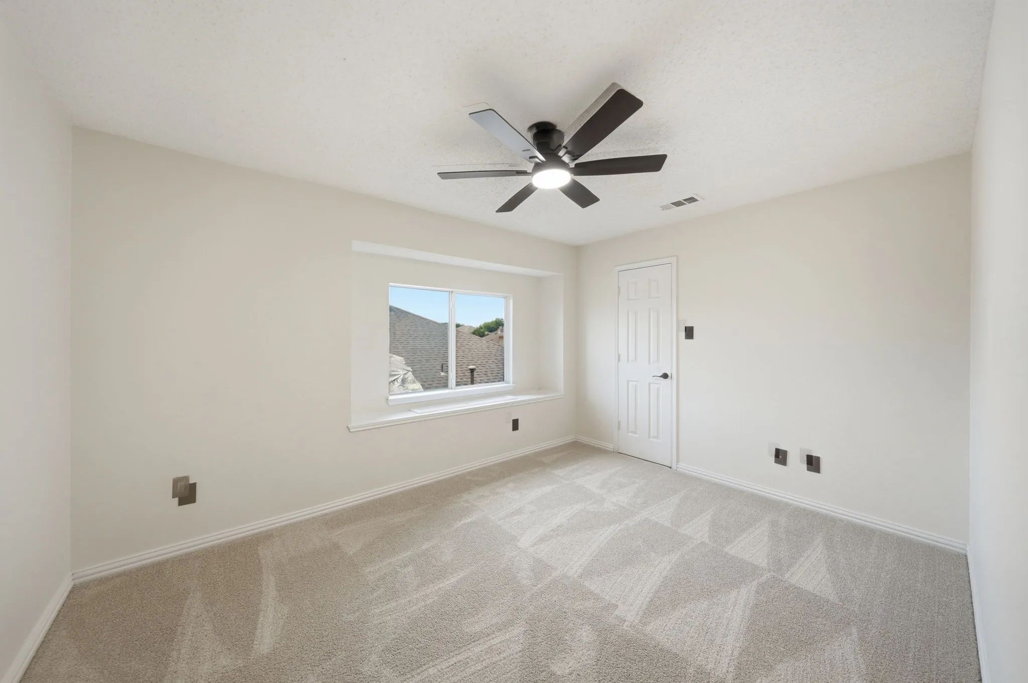 Single Family Residence For Sale in Rockwall County , 133 Blanchard Drive, Rockwall, Texas 75032, 5 Bedroom, 4 Bathroom, 2 Garage spaces, 4,264 Sqft, built in 2002, mls#21313489, Real Estate Agent in Rockwall, Homes For Sale in Rockwall county, Homes For Sale in Rockwall, Realtor in Rockwall Texas, Real Estate Brokerage Independent Realty Texas, Luminita Cordes Realtor