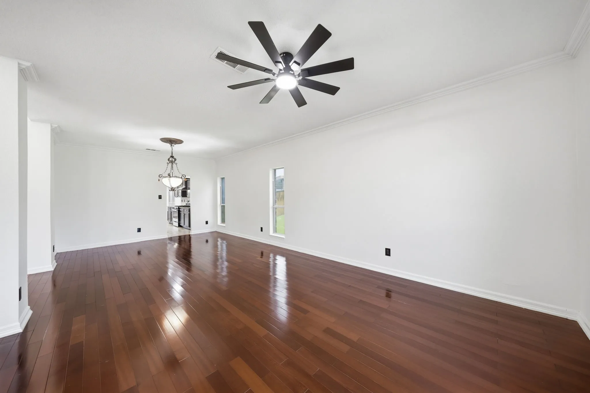 Single Family Residence For Sale in Rockwall County , 133 Blanchard Drive, Rockwall, Texas 75032, 5 Bedroom, 4 Bathroom, 2 Garage spaces, 4,264 Sqft, built in 2002, mls#21313489, Real Estate Agent in Rockwall, Homes For Sale in Rockwall county, Homes For Sale in Rockwall, Realtor in Rockwall Texas, Real Estate Brokerage Independent Realty Texas, Luminita Cordes Realtor