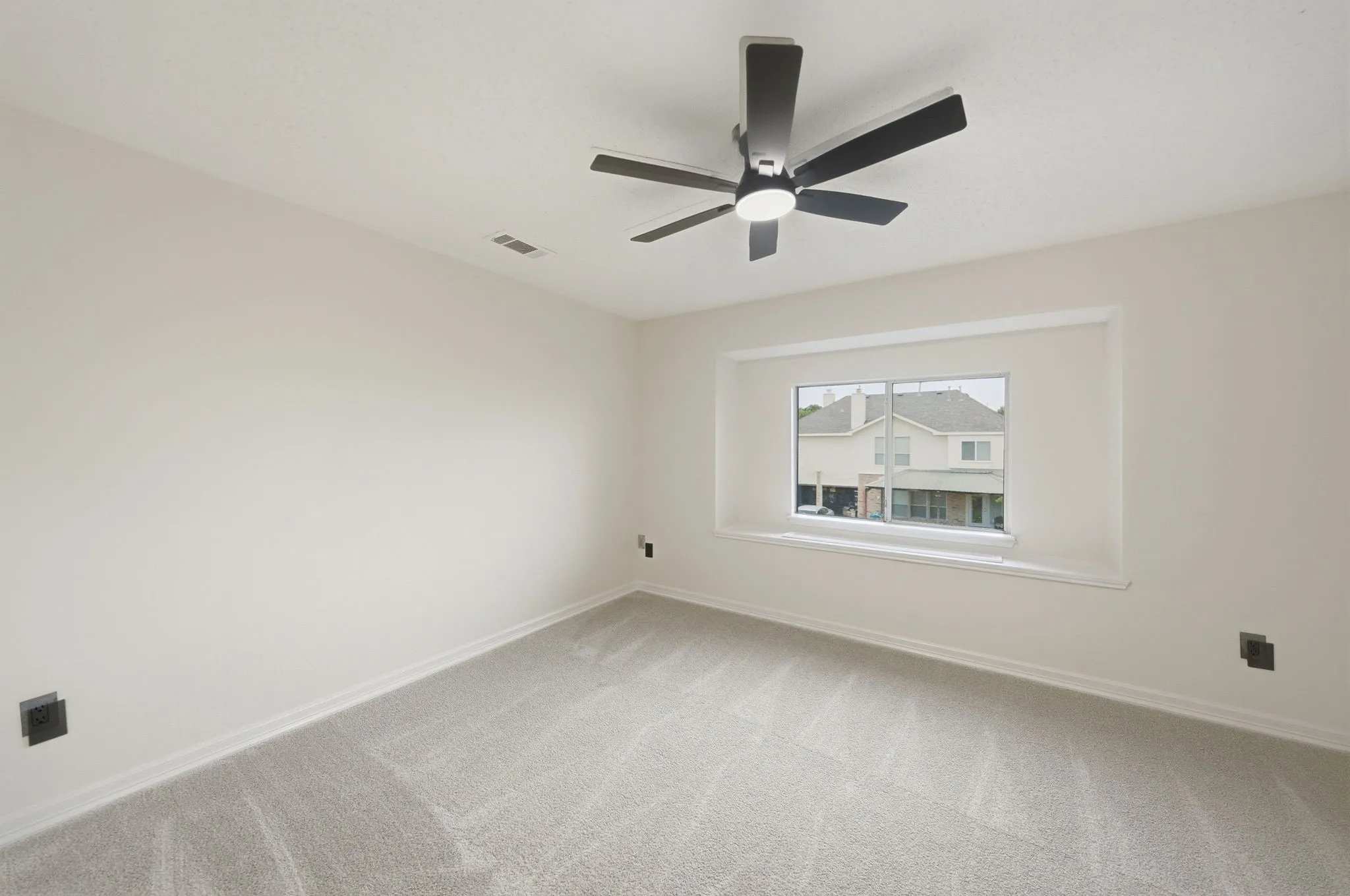 Single Family Residence For Sale in Rockwall County , 133 Blanchard Drive, Rockwall, Texas 75032, 5 Bedroom, 4 Bathroom, 2 Garage spaces, 4,264 Sqft, built in 2002, mls#21313489, Real Estate Agent in Rockwall, Homes For Sale in Rockwall county, Homes For Sale in Rockwall, Realtor in Rockwall Texas, Real Estate Brokerage Independent Realty Texas, Luminita Cordes Realtor