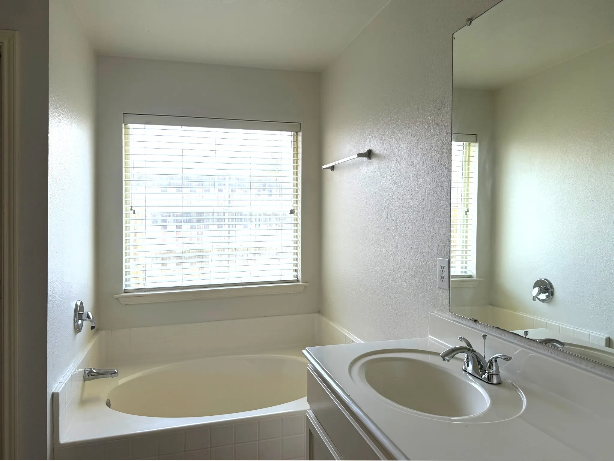 Single Family Residence For Sale in Kaufman County , 507 Tumbleweed Drive, Forney, Texas 75126, 4 Bedroom, 2 Bathroom, 2 Garage spaces, 1,762 Sqft, built in 2002, mls#21313605, Real Estate Agent in Forney, Homes For Sale in Kaufman county, Homes For Sale in Forney, Realtor in Forney Texas, Real Estate Brokerage Independent Realty Texas, Luminita Cordes Realtor