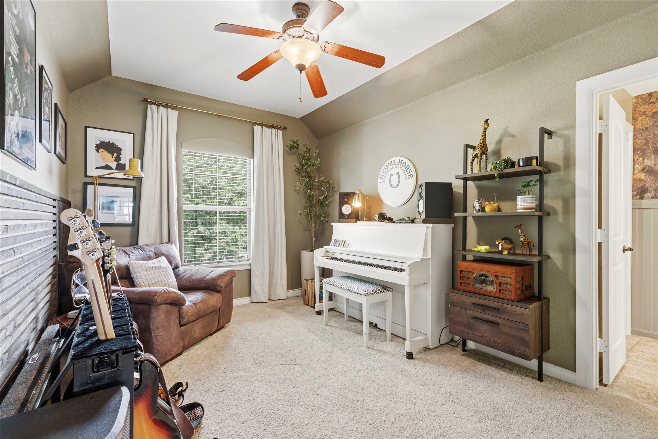 Single Family Residence For Sale in Tarrant County , 7009 Mossycup Lane, North Richland Hills, Texas 76182, 4 Bedroom, 4 Bathroom, 3 Garage spaces, 3,594 Sqft, built in 2005, mls#21313840, Real Estate Agent in North Richland Hills, Homes For Sale in Tarrant county, Homes For Sale in North Richland Hills, Realtor in North Richland Hills Texas, Real Estate Brokerage Independent Realty Texas, Luminita Cordes Realtor