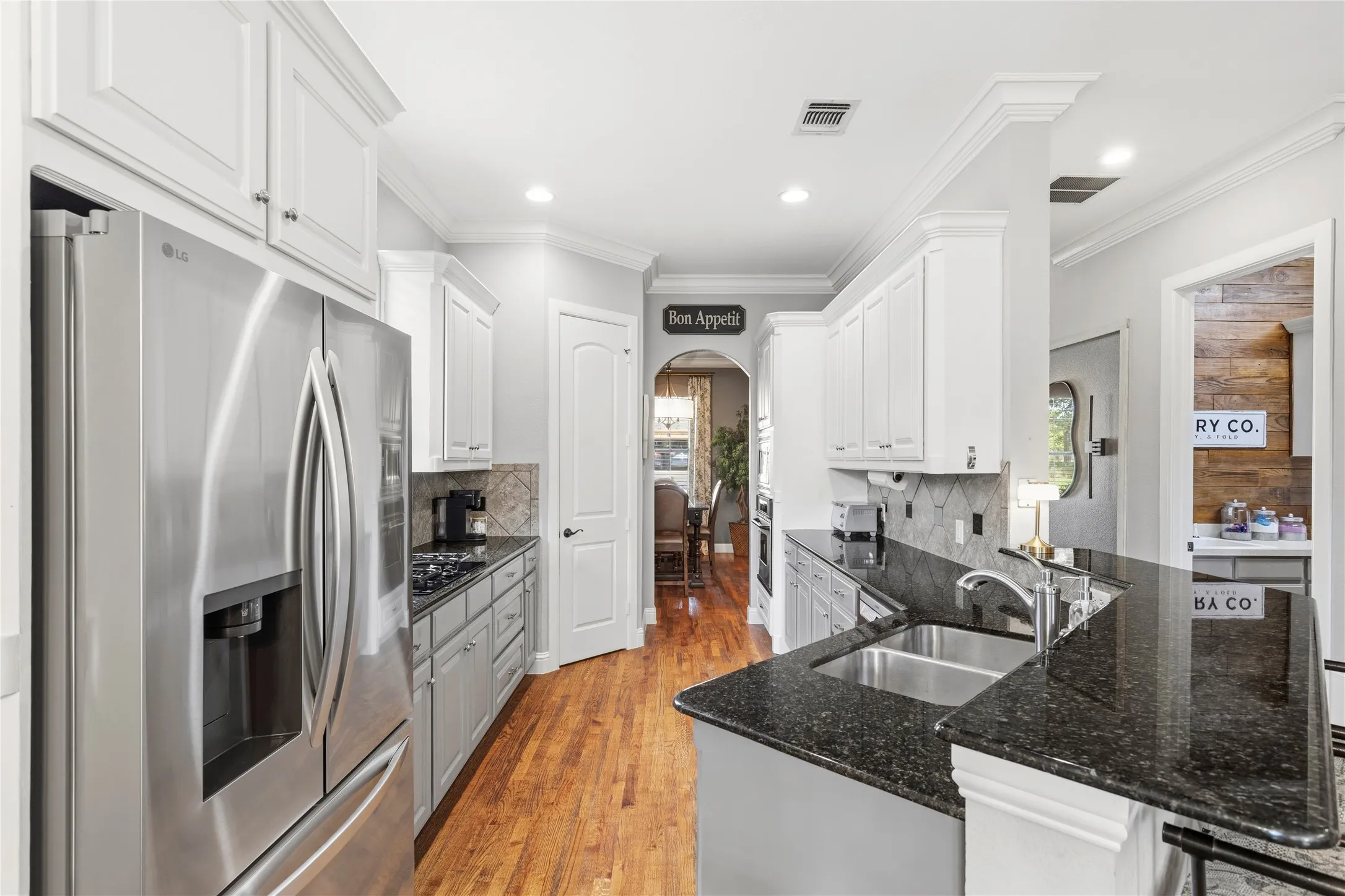 Single Family Residence For Sale in Tarrant County , 7009 Mossycup Lane, North Richland Hills, Texas 76182, 4 Bedroom, 4 Bathroom, 3 Garage spaces, 3,594 Sqft, built in 2005, mls#21313840, Real Estate Agent in North Richland Hills, Homes For Sale in Tarrant county, Homes For Sale in North Richland Hills, Realtor in North Richland Hills Texas, Real Estate Brokerage Independent Realty Texas, Luminita Cordes Realtor
