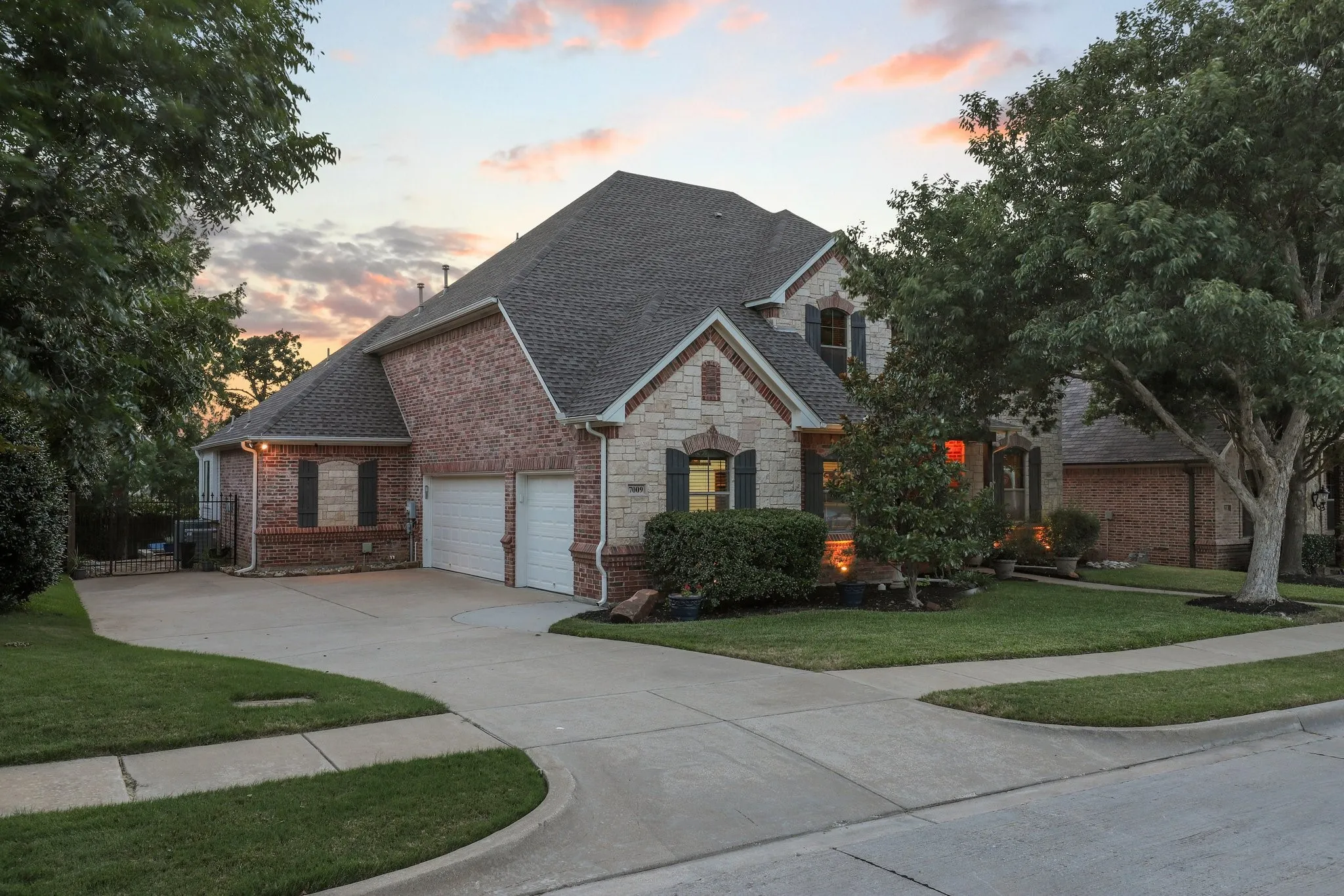 Single Family Residence For Sale in Tarrant County , 7009 Mossycup Lane, North Richland Hills, Texas 76182, 4 Bedroom, 4 Bathroom, 3 Garage spaces, 3,594 Sqft, built in 2005, mls#21313840, Real Estate Agent in North Richland Hills, Homes For Sale in Tarrant county, Homes For Sale in North Richland Hills, Realtor in North Richland Hills Texas, Real Estate Brokerage Independent Realty Texas, Luminita Cordes Realtor