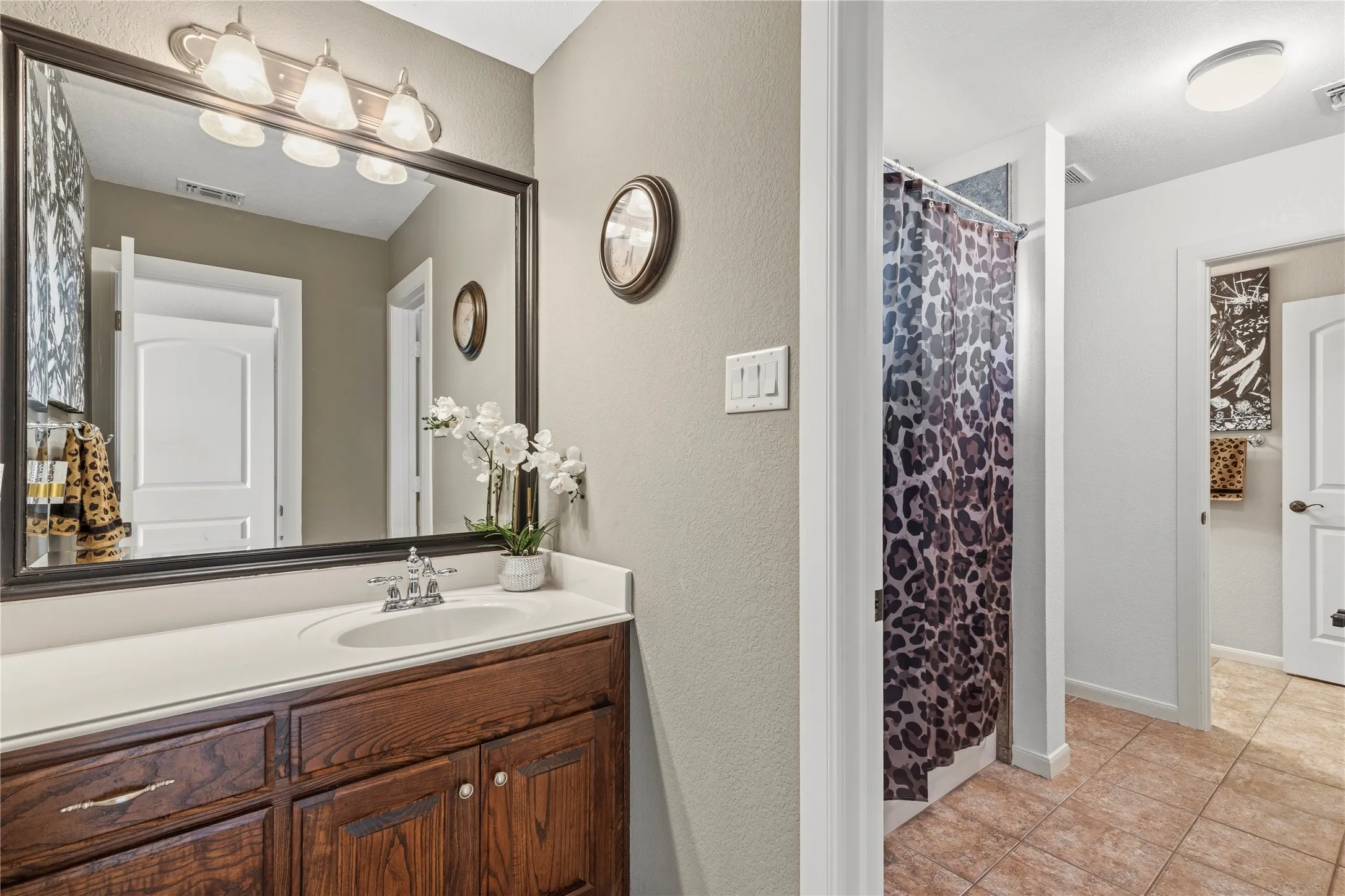 Single Family Residence For Sale in Tarrant County , 7009 Mossycup Lane, North Richland Hills, Texas 76182, 4 Bedroom, 4 Bathroom, 3 Garage spaces, 3,594 Sqft, built in 2005, mls#21313840, Real Estate Agent in North Richland Hills, Homes For Sale in Tarrant county, Homes For Sale in North Richland Hills, Realtor in North Richland Hills Texas, Real Estate Brokerage Independent Realty Texas, Luminita Cordes Realtor