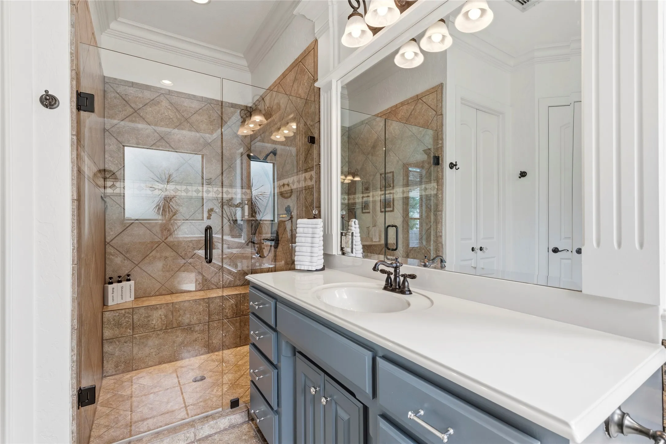 Single Family Residence For Sale in Tarrant County , 7009 Mossycup Lane, North Richland Hills, Texas 76182, 4 Bedroom, 4 Bathroom, 3 Garage spaces, 3,594 Sqft, built in 2005, mls#21313840, Real Estate Agent in North Richland Hills, Homes For Sale in Tarrant county, Homes For Sale in North Richland Hills, Realtor in North Richland Hills Texas, Real Estate Brokerage Independent Realty Texas, Luminita Cordes Realtor