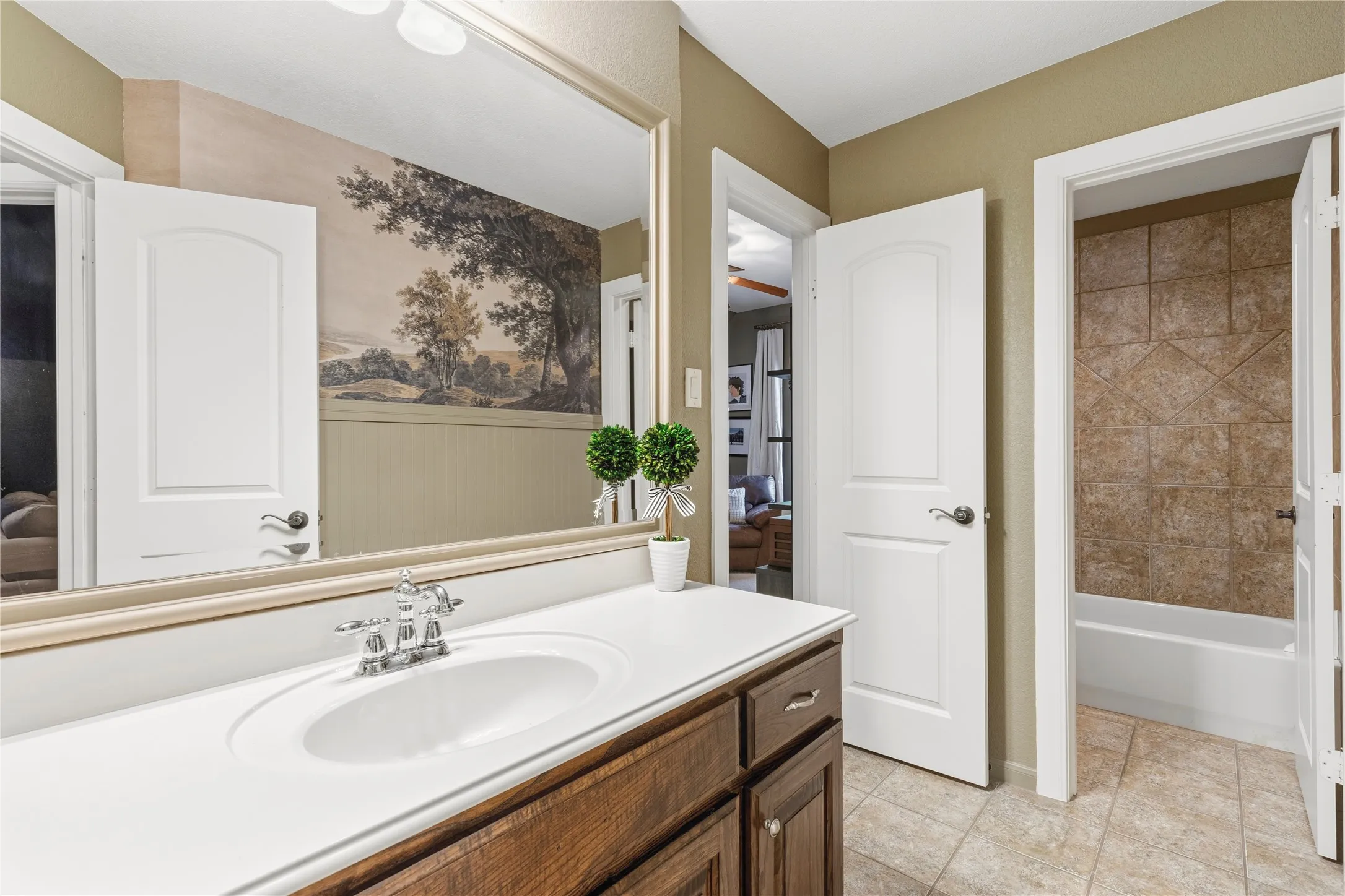 Single Family Residence For Sale in Tarrant County , 7009 Mossycup Lane, North Richland Hills, Texas 76182, 4 Bedroom, 4 Bathroom, 3 Garage spaces, 3,594 Sqft, built in 2005, mls#21313840, Real Estate Agent in North Richland Hills, Homes For Sale in Tarrant county, Homes For Sale in North Richland Hills, Realtor in North Richland Hills Texas, Real Estate Brokerage Independent Realty Texas, Luminita Cordes Realtor