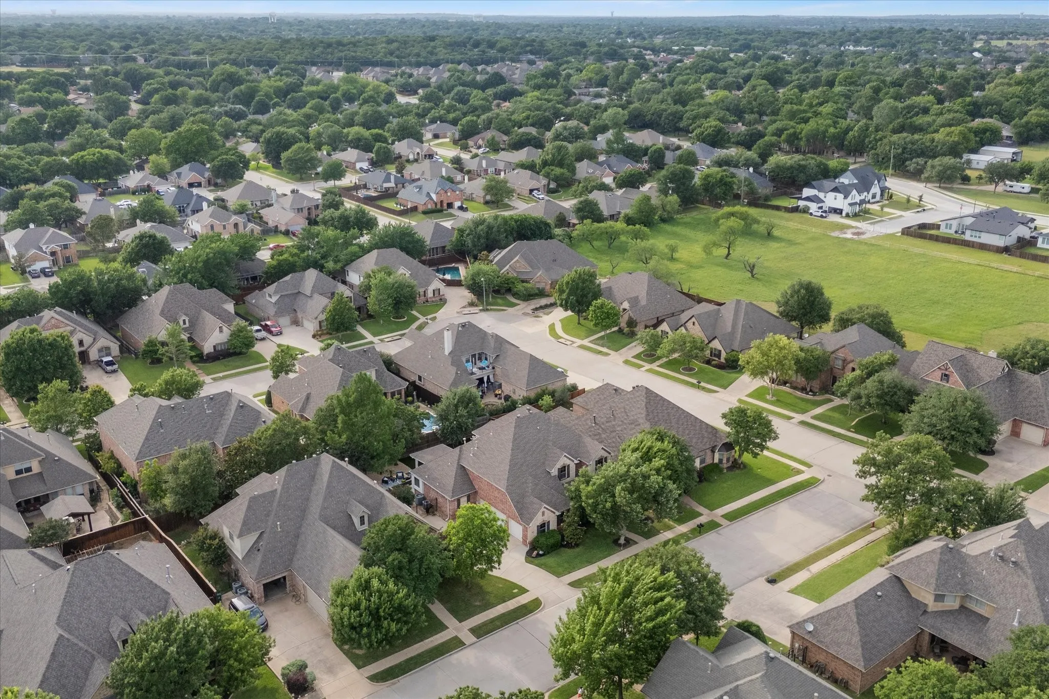 Single Family Residence For Sale in Tarrant County , 7009 Mossycup Lane, North Richland Hills, Texas 76182, 4 Bedroom, 4 Bathroom, 3 Garage spaces, 3,594 Sqft, built in 2005, mls#21313840, Real Estate Agent in North Richland Hills, Homes For Sale in Tarrant county, Homes For Sale in North Richland Hills, Realtor in North Richland Hills Texas, Real Estate Brokerage Independent Realty Texas, Luminita Cordes Realtor