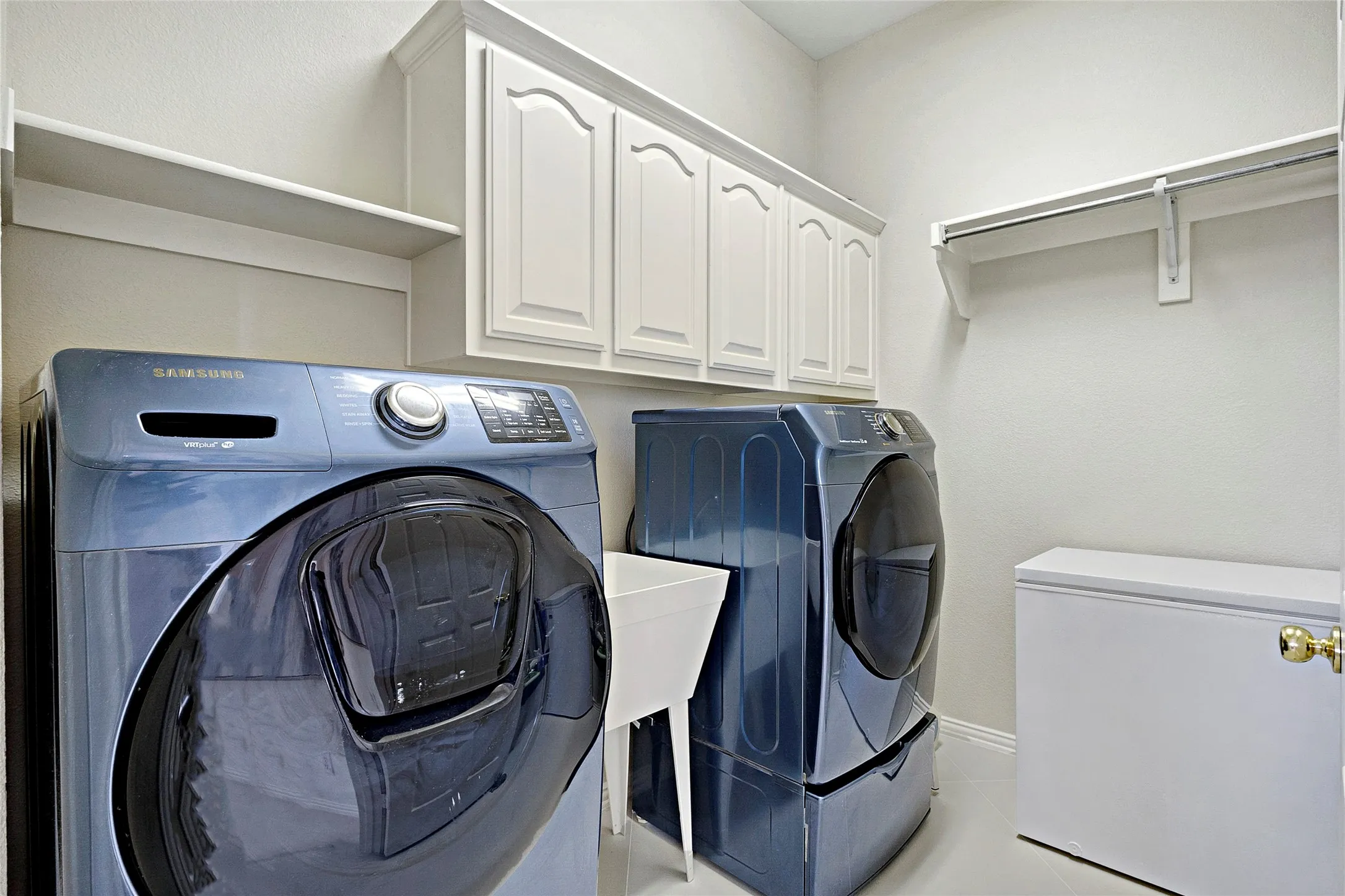 Single Family Residence For Sale in Denton County , 2505 Sir Tristram, Lewisville, Texas 75056, 4 Bedroom, 4 Bathroom, 3 Garage spaces, 3,700 Sqft, built in 1999, mls#21313783, Real Estate Agent in Lewisville, Homes For Sale in Denton county, Homes For Sale in Lewisville, Realtor in Lewisville Texas, Real Estate Brokerage Independent Realty Texas, Luminita Cordes Realtor