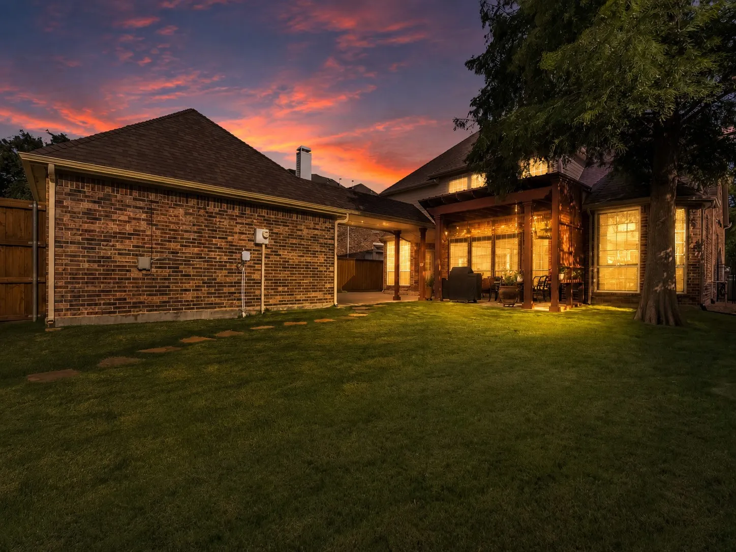 Single Family Residence For Sale in Denton County , 2505 Sir Tristram, Lewisville, Texas 75056, 4 Bedroom, 4 Bathroom, 3 Garage spaces, 3,700 Sqft, built in 1999, mls#21313783, Real Estate Agent in Lewisville, Homes For Sale in Denton county, Homes For Sale in Lewisville, Realtor in Lewisville Texas, Real Estate Brokerage Independent Realty Texas, Luminita Cordes Realtor