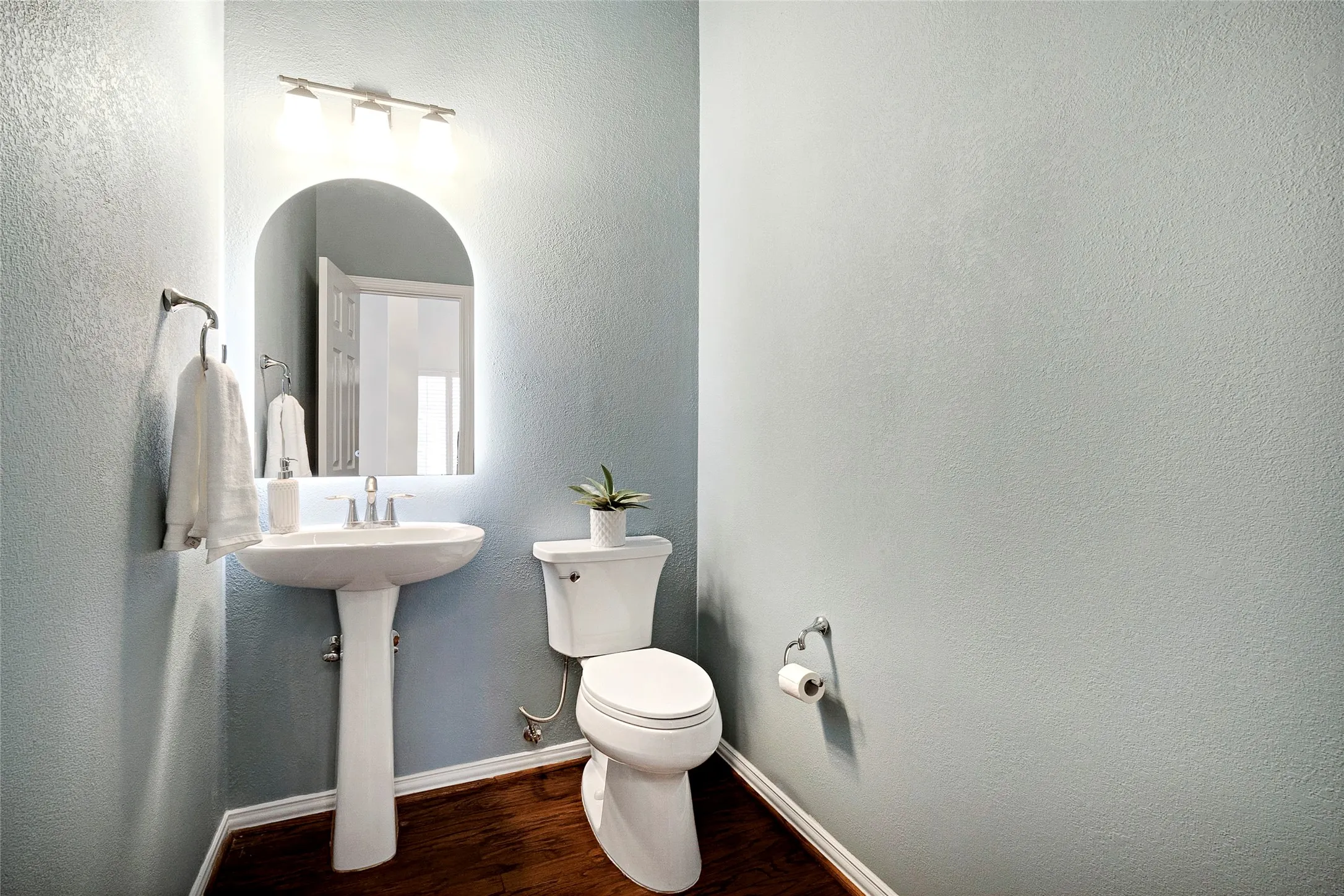  A half bath right of the entry ideal for guests