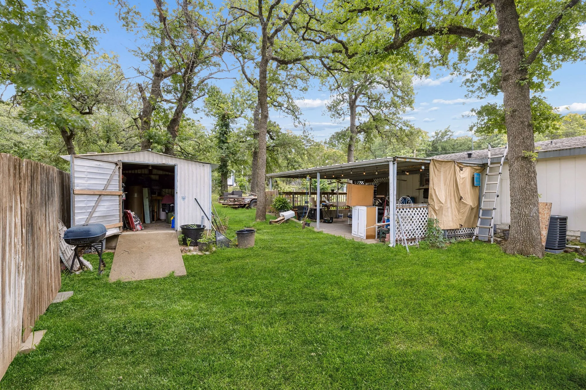 Mobile Home For Sale in Parker County , 1454 Forrest Trail, Azle, Texas 76020, 2 Bedroom, 2 Bathroom, Garage spaces, 1,120 Sqft, built in 1983, mls#21297271, Real Estate Agent in Azle, Homes For Sale in Parker county, Homes For Sale in Azle, Realtor in Azle Texas, Real Estate Brokerage Independent Realty Texas, Luminita Cordes Realtor