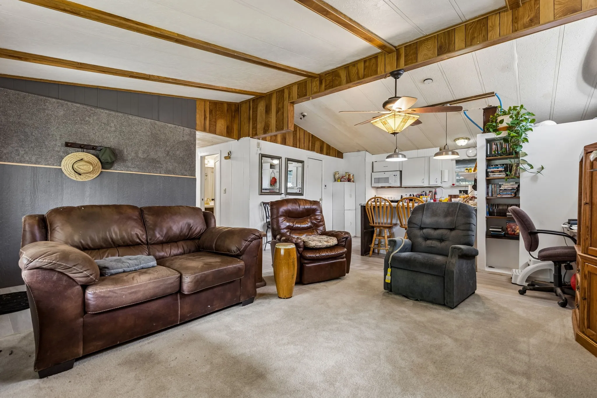 Mobile Home For Sale in Parker County , 1454 Forrest Trail, Azle, Texas 76020, 2 Bedroom, 2 Bathroom, Garage spaces, 1,120 Sqft, built in 1983, mls#21297271, Real Estate Agent in Azle, Homes For Sale in Parker county, Homes For Sale in Azle, Realtor in Azle Texas, Real Estate Brokerage Independent Realty Texas, Luminita Cordes Realtor