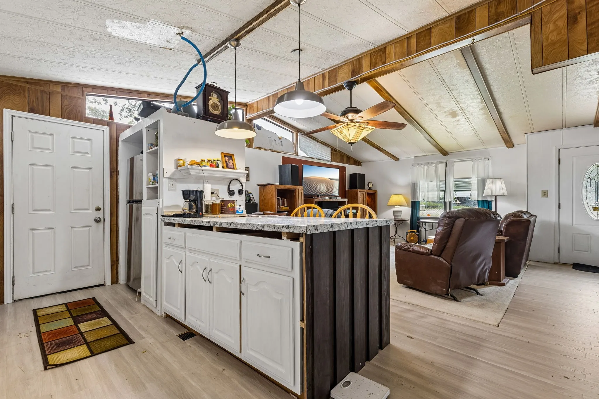 Mobile Home For Sale in Parker County , 1454 Forrest Trail, Azle, Texas 76020, 2 Bedroom, 2 Bathroom, Garage spaces, 1,120 Sqft, built in 1983, mls#21297271, Real Estate Agent in Azle, Homes For Sale in Parker county, Homes For Sale in Azle, Realtor in Azle Texas, Real Estate Brokerage Independent Realty Texas, Luminita Cordes Realtor