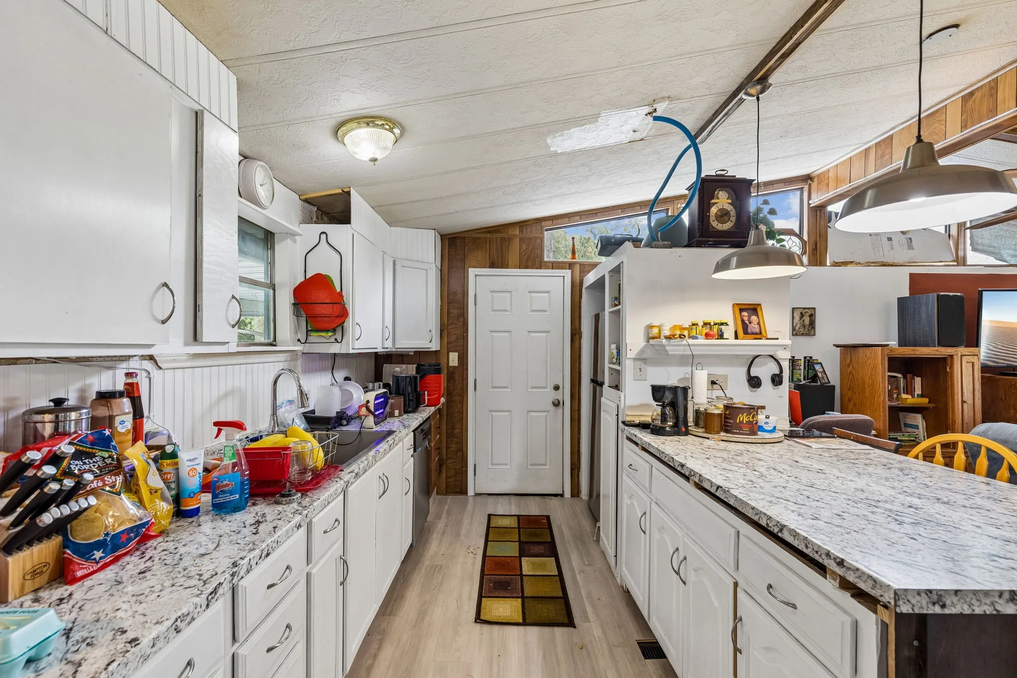 Mobile Home For Sale in Parker County , 1454 Forrest Trail, Azle, Texas 76020, 2 Bedroom, 2 Bathroom, Garage spaces, 1,120 Sqft, built in 1983, mls#21297271, Real Estate Agent in Azle, Homes For Sale in Parker county, Homes For Sale in Azle, Realtor in Azle Texas, Real Estate Brokerage Independent Realty Texas, Luminita Cordes Realtor
