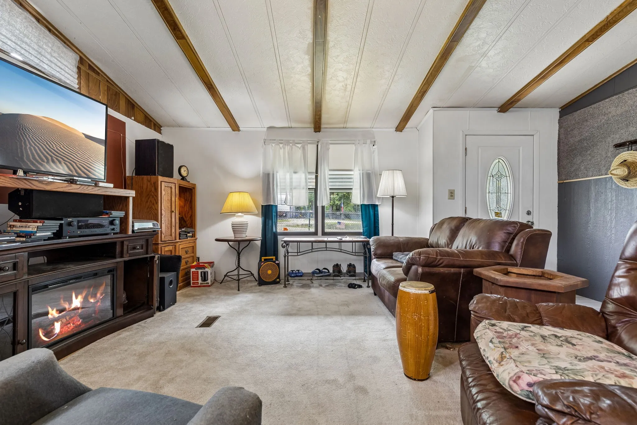 Mobile Home For Sale in Parker County , 1454 Forrest Trail, Azle, Texas 76020, 2 Bedroom, 2 Bathroom, Garage spaces, 1,120 Sqft, built in 1983, mls#21297271, Real Estate Agent in Azle, Homes For Sale in Parker county, Homes For Sale in Azle, Realtor in Azle Texas, Real Estate Brokerage Independent Realty Texas, Luminita Cordes Realtor