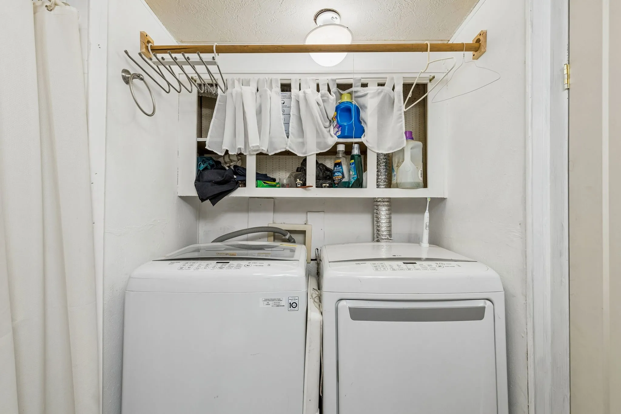 Mobile Home For Sale in Parker County , 1454 Forrest Trail, Azle, Texas 76020, 2 Bedroom, 2 Bathroom, Garage spaces, 1,120 Sqft, built in 1983, mls#21297271, Real Estate Agent in Azle, Homes For Sale in Parker county, Homes For Sale in Azle, Realtor in Azle Texas, Real Estate Brokerage Independent Realty Texas, Luminita Cordes Realtor