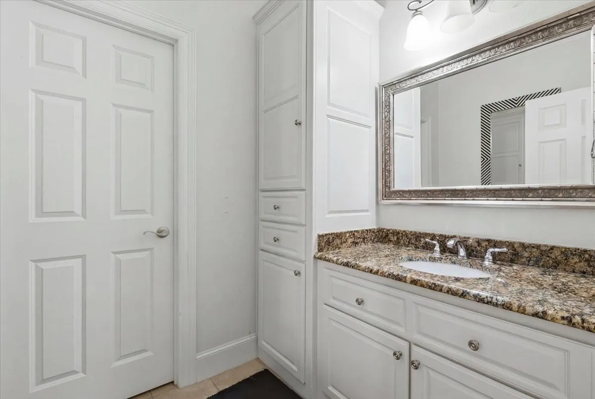Single Family Residence For Sale in Tarrant County , 628 Deloache Street, Westworth Village, Texas 76114, 3 Bedroom, 5 Bathroom, 2 Garage spaces, 3,467 Sqft, built in 2007, mls#21311620, Real Estate Agent in Westworth Village, Homes For Sale in Tarrant county, Homes For Sale in Westworth Village, Realtor in Westworth Village Texas, Real Estate Brokerage Independent Realty Texas, Luminita Cordes Realtor