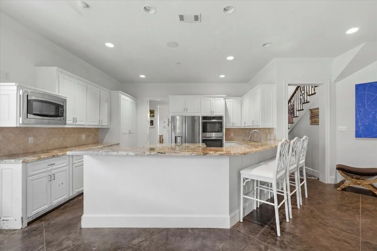 Single Family Residence For Sale in Tarrant County , 628 Deloache Street, Westworth Village, Texas 76114, 3 Bedroom, 5 Bathroom, 2 Garage spaces, 3,467 Sqft, built in 2007, mls#21311620, Real Estate Agent in Westworth Village, Homes For Sale in Tarrant county, Homes For Sale in Westworth Village, Realtor in Westworth Village Texas, Real Estate Brokerage Independent Realty Texas, Luminita Cordes Realtor