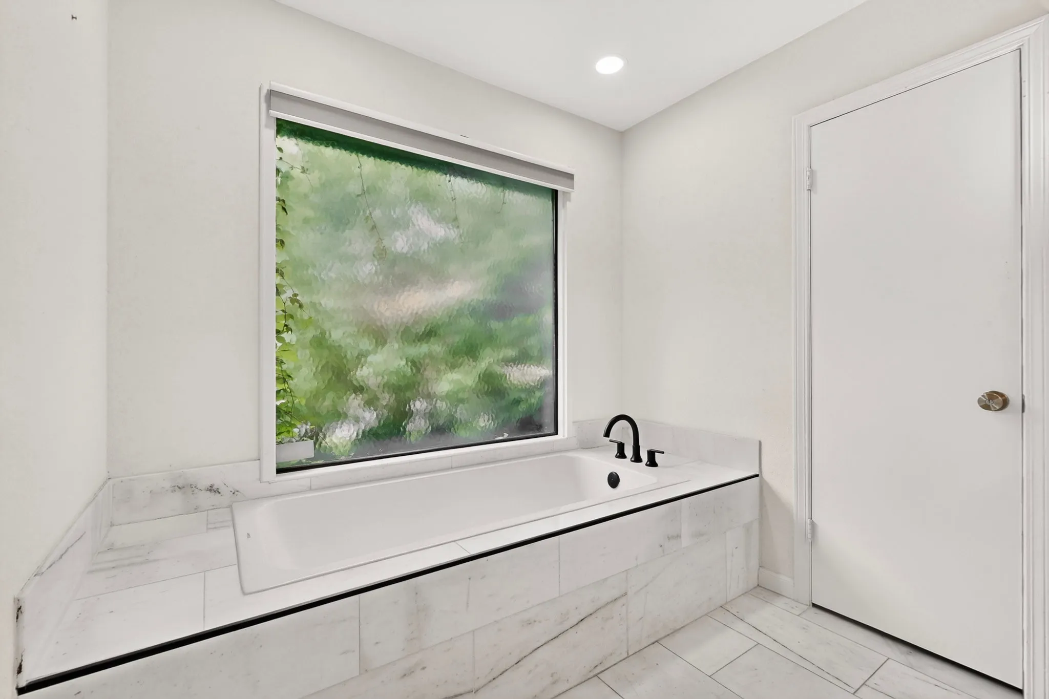 Single Family Residence For Sale in Tarrant County , 3900 N Shadycreek Drive, Arlington, Texas 76013, 4 Bedroom, 3 Bathroom, 2 Garage spaces, 2,992 Sqft, built in 1979, mls#21312730, Real Estate Agent in Arlington, Homes For Sale in Tarrant county, Homes For Sale in Arlington, Realtor in Arlington Texas, Real Estate Brokerage Independent Realty Texas, Luminita Cordes Realtor
