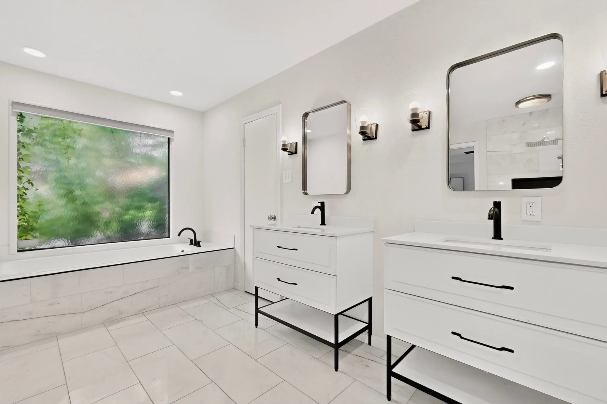 Single Family Residence For Sale in Tarrant County , 3900 N Shadycreek Drive, Arlington, Texas 76013, 4 Bedroom, 3 Bathroom, 2 Garage spaces, 2,992 Sqft, built in 1979, mls#21312730, Real Estate Agent in Arlington, Homes For Sale in Tarrant county, Homes For Sale in Arlington, Realtor in Arlington Texas, Real Estate Brokerage Independent Realty Texas, Luminita Cordes Realtor
