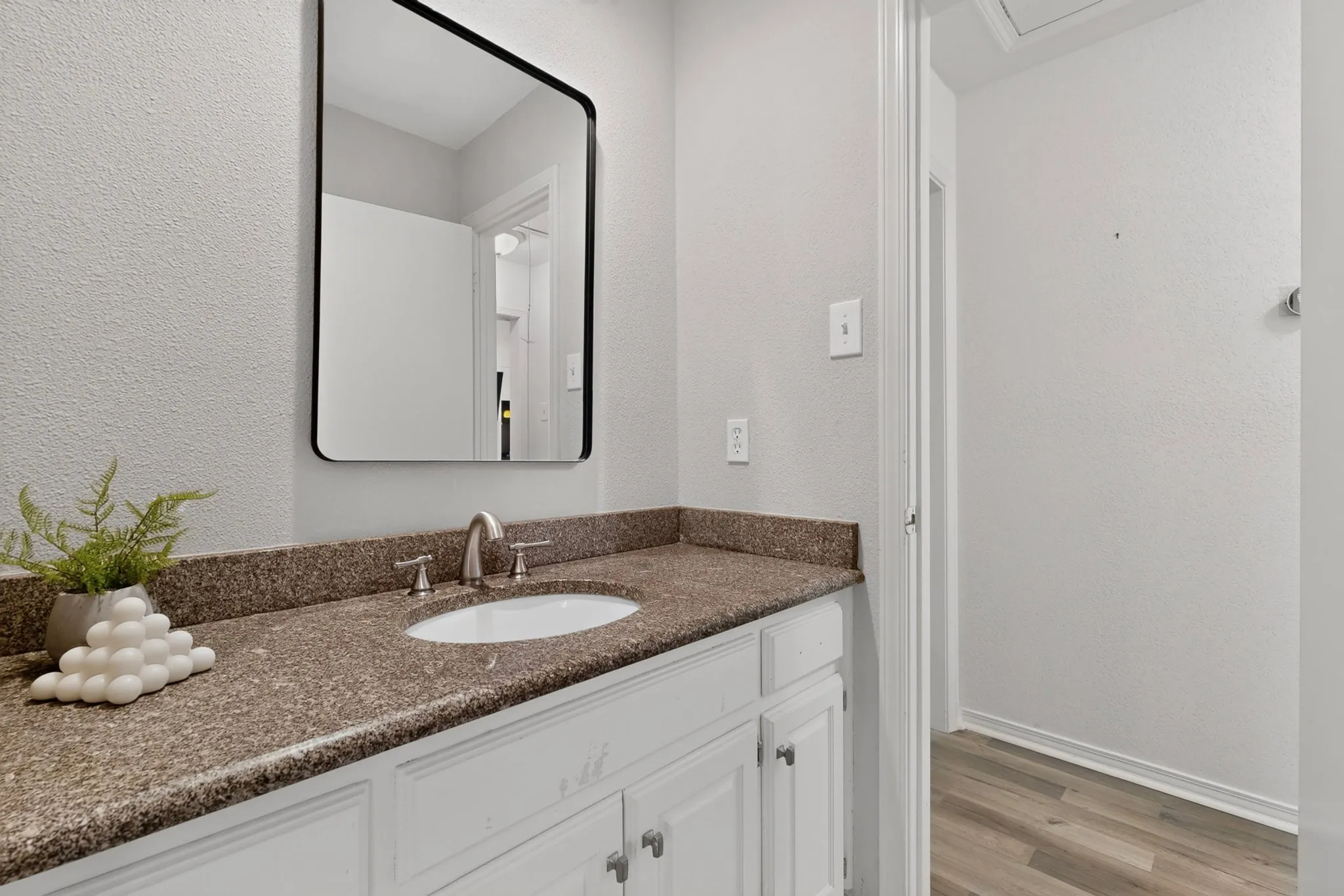 Single Family Residence For Sale in Tarrant County , 3900 N Shadycreek Drive, Arlington, Texas 76013, 4 Bedroom, 3 Bathroom, 2 Garage spaces, 2,992 Sqft, built in 1979, mls#21312730, Real Estate Agent in Arlington, Homes For Sale in Tarrant county, Homes For Sale in Arlington, Realtor in Arlington Texas, Real Estate Brokerage Independent Realty Texas, Luminita Cordes Realtor