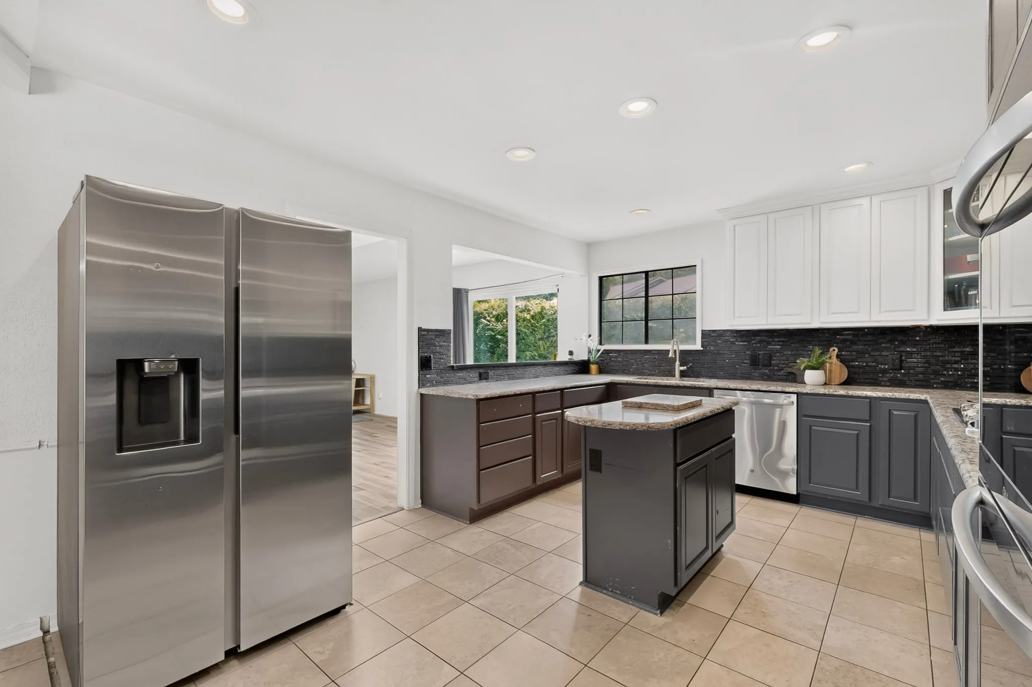 Single Family Residence For Sale in Tarrant County , 3900 N Shadycreek Drive, Arlington, Texas 76013, 4 Bedroom, 3 Bathroom, 2 Garage spaces, 2,992 Sqft, built in 1979, mls#21312730, Real Estate Agent in Arlington, Homes For Sale in Tarrant county, Homes For Sale in Arlington, Realtor in Arlington Texas, Real Estate Brokerage Independent Realty Texas, Luminita Cordes Realtor