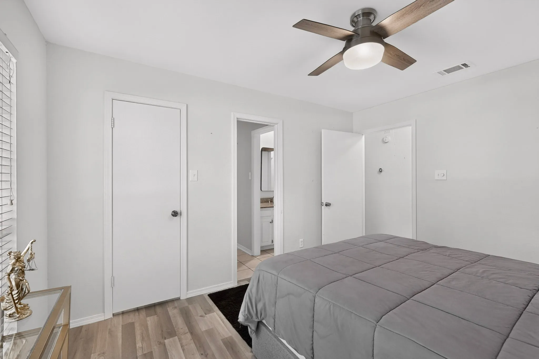 Single Family Residence For Sale in Tarrant County , 3900 N Shadycreek Drive, Arlington, Texas 76013, 4 Bedroom, 3 Bathroom, 2 Garage spaces, 2,992 Sqft, built in 1979, mls#21312730, Real Estate Agent in Arlington, Homes For Sale in Tarrant county, Homes For Sale in Arlington, Realtor in Arlington Texas, Real Estate Brokerage Independent Realty Texas, Luminita Cordes Realtor