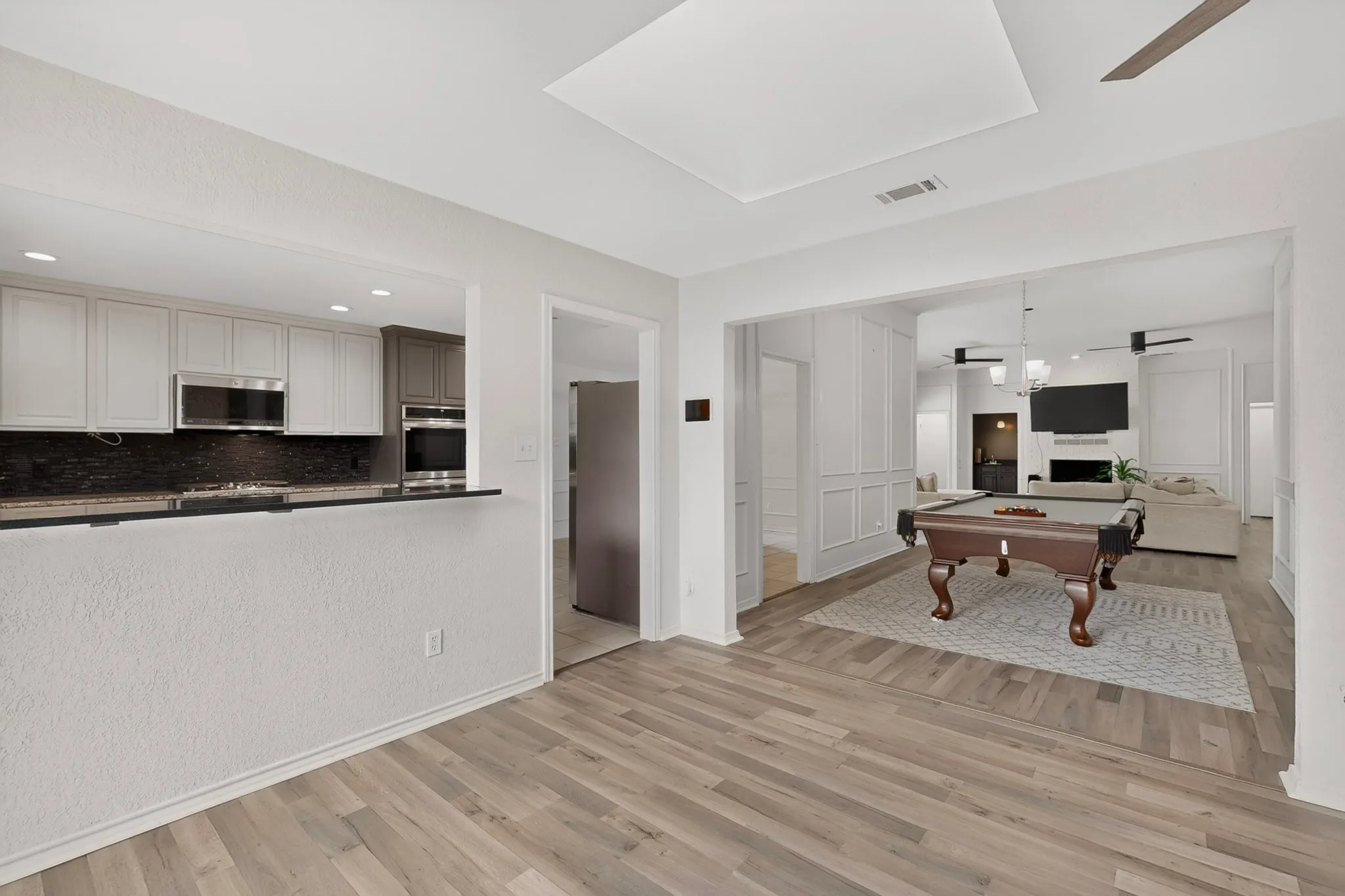 Single Family Residence For Sale in Tarrant County , 3900 N Shadycreek Drive, Arlington, Texas 76013, 4 Bedroom, 3 Bathroom, 2 Garage spaces, 2,992 Sqft, built in 1979, mls#21312730, Real Estate Agent in Arlington, Homes For Sale in Tarrant county, Homes For Sale in Arlington, Realtor in Arlington Texas, Real Estate Brokerage Independent Realty Texas, Luminita Cordes Realtor