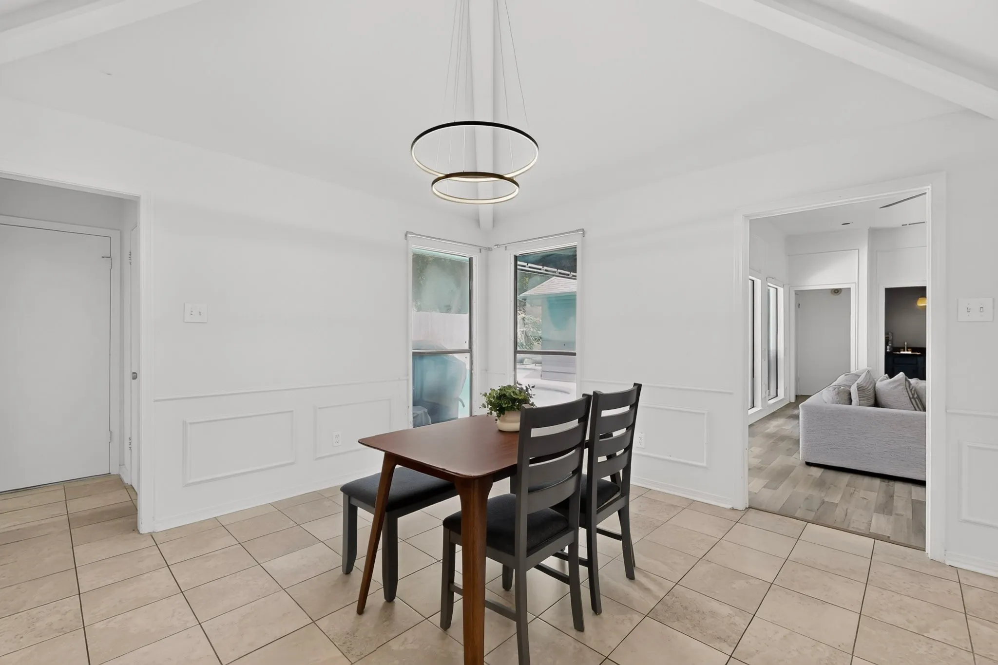 Single Family Residence For Sale in Tarrant County , 3900 N Shadycreek Drive, Arlington, Texas 76013, 4 Bedroom, 3 Bathroom, 2 Garage spaces, 2,992 Sqft, built in 1979, mls#21312730, Real Estate Agent in Arlington, Homes For Sale in Tarrant county, Homes For Sale in Arlington, Realtor in Arlington Texas, Real Estate Brokerage Independent Realty Texas, Luminita Cordes Realtor