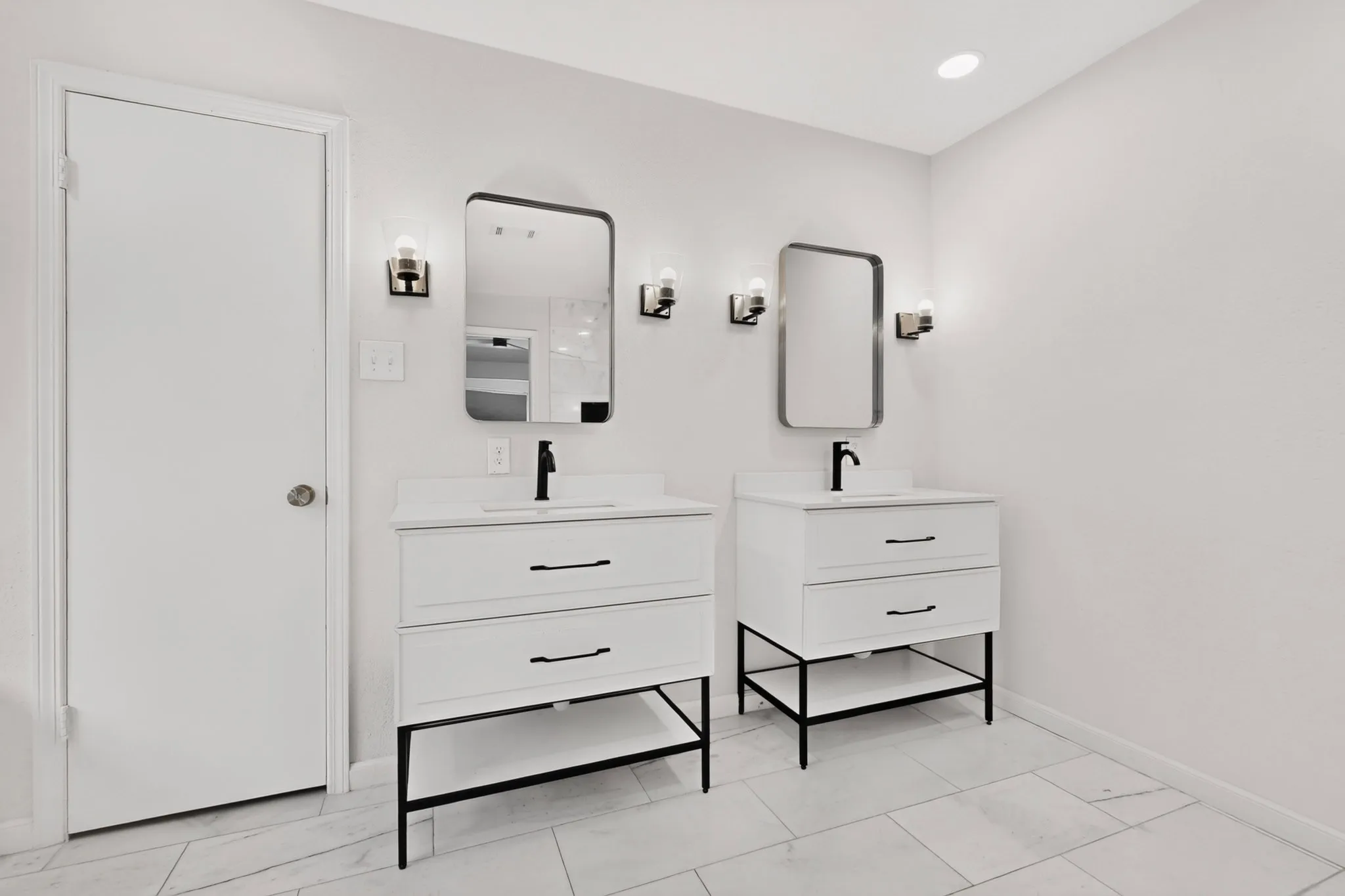 Single Family Residence For Sale in Tarrant County , 3900 N Shadycreek Drive, Arlington, Texas 76013, 4 Bedroom, 3 Bathroom, 2 Garage spaces, 2,992 Sqft, built in 1979, mls#21312730, Real Estate Agent in Arlington, Homes For Sale in Tarrant county, Homes For Sale in Arlington, Realtor in Arlington Texas, Real Estate Brokerage Independent Realty Texas, Luminita Cordes Realtor
