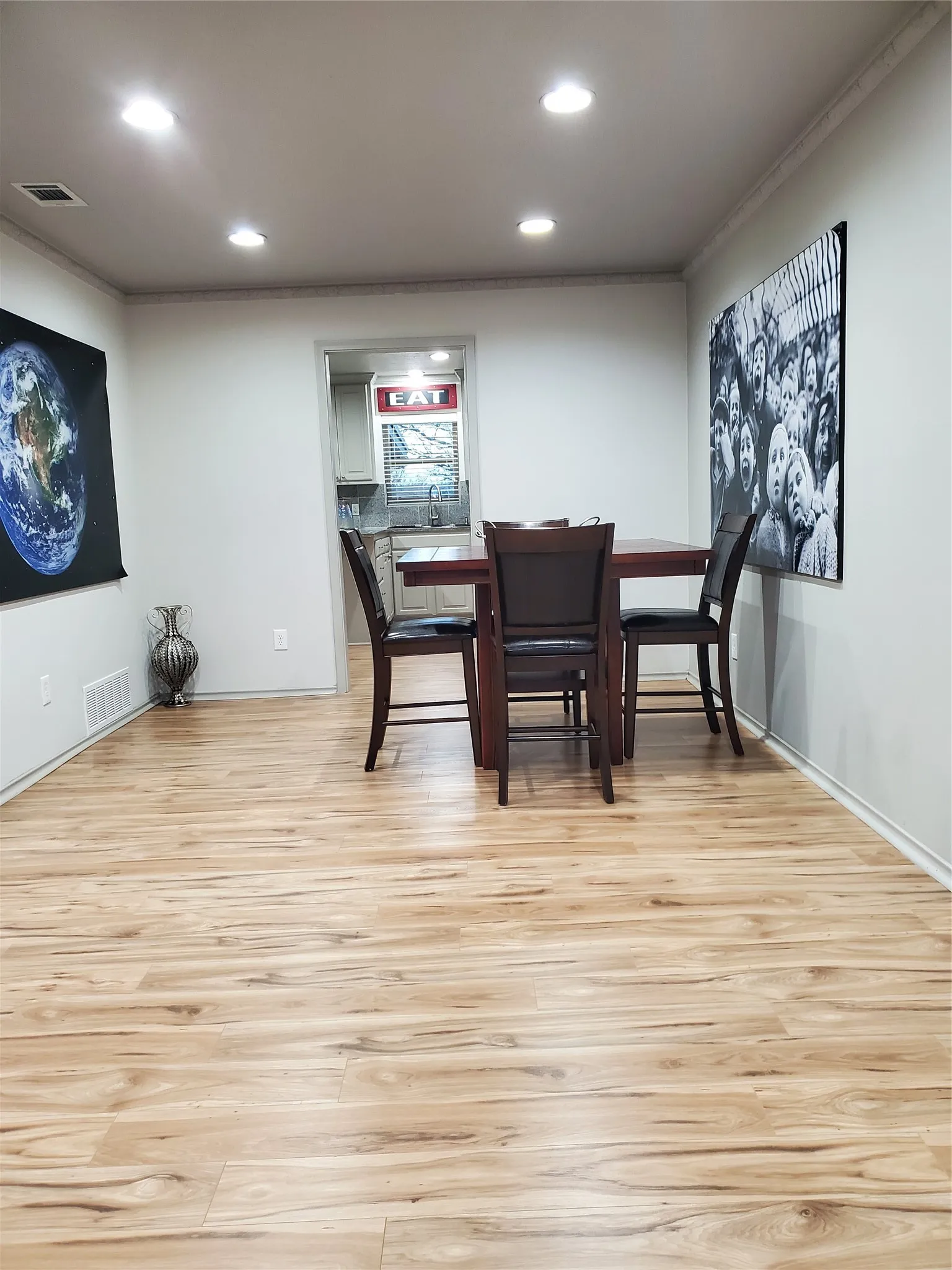 7422 Dining Room