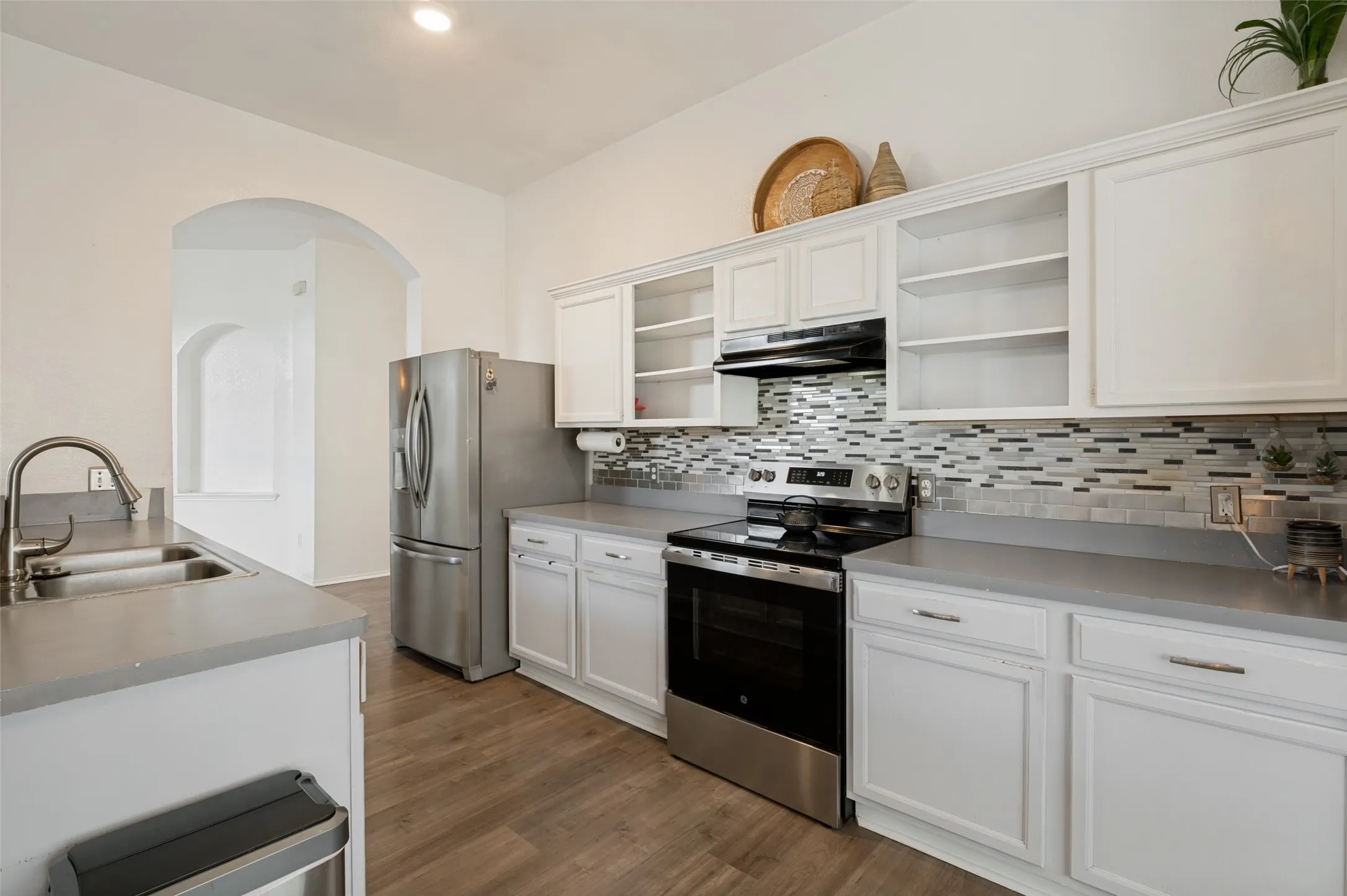 Single Family Residence For Sale in Johnson County , 902 Cutting Horse Drive, Mansfield, Texas 76063, 3 Bedroom, 2 Bathroom, 2 Garage spaces, 1,670 Sqft, built in 2003, mls#21308220, Real Estate Agent in Mansfield, Homes For Sale in Johnson county, Homes For Sale in Mansfield, Realtor in Mansfield Texas, Real Estate Brokerage Independent Realty Texas, Luminita Cordes Realtor