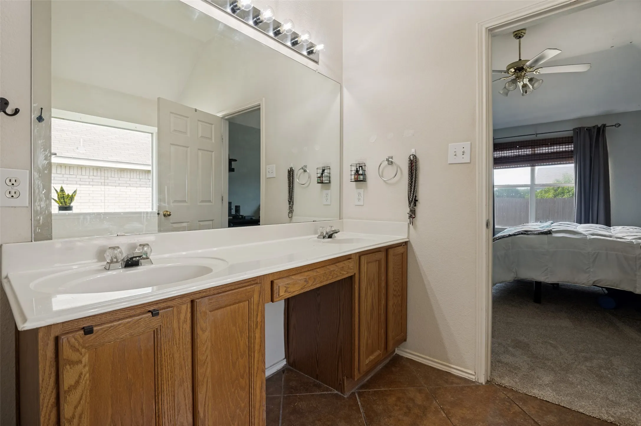 Single Family Residence For Sale in Johnson County , 902 Cutting Horse Drive, Mansfield, Texas 76063, 3 Bedroom, 2 Bathroom, 2 Garage spaces, 1,670 Sqft, built in 2003, mls#21308220, Real Estate Agent in Mansfield, Homes For Sale in Johnson county, Homes For Sale in Mansfield, Realtor in Mansfield Texas, Real Estate Brokerage Independent Realty Texas, Luminita Cordes Realtor