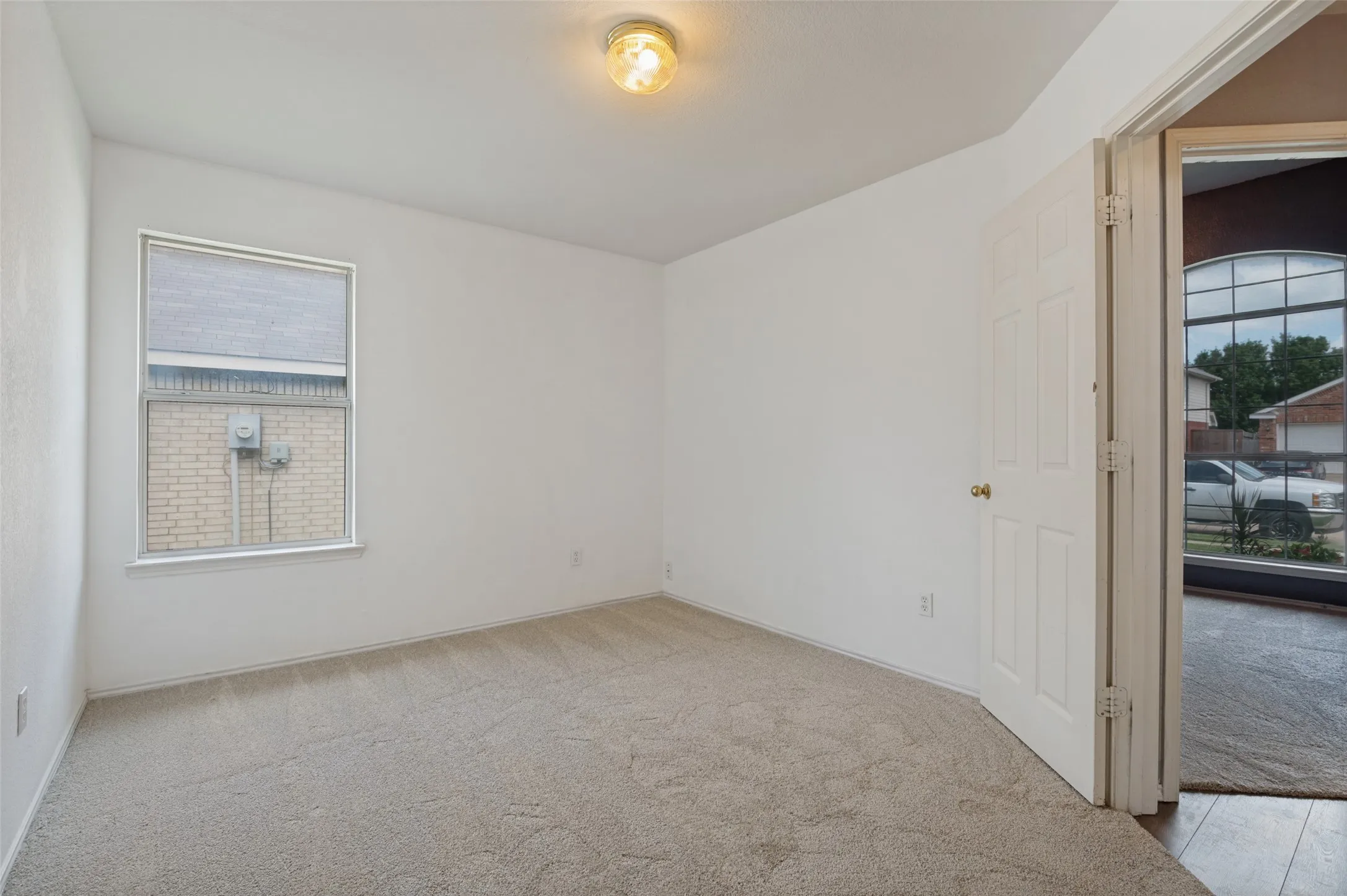 Single Family Residence For Sale in Johnson County , 902 Cutting Horse Drive, Mansfield, Texas 76063, 3 Bedroom, 2 Bathroom, 2 Garage spaces, 1,670 Sqft, built in 2003, mls#21308220, Real Estate Agent in Mansfield, Homes For Sale in Johnson county, Homes For Sale in Mansfield, Realtor in Mansfield Texas, Real Estate Brokerage Independent Realty Texas, Luminita Cordes Realtor