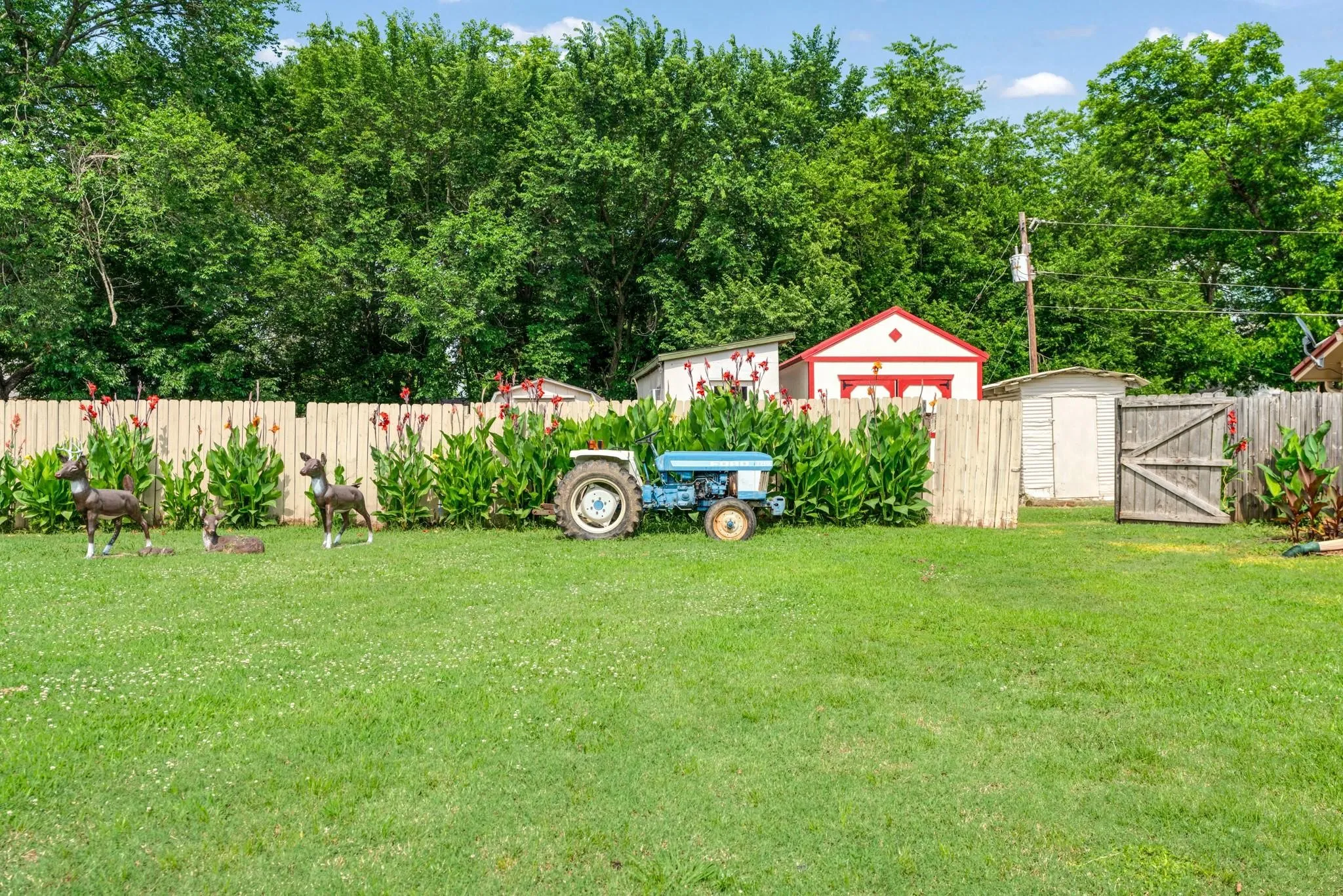 Single Family Residence For Sale in Red River (TX) County , 203 1st Street NW, Detroit, Texas 75436, 3 Bedroom, 2 Bathroom, 2 Garage spaces, 2,260 Sqft, built in 1992, mls#21312161, Real Estate Agent in Detroit, Homes For Sale in Red River (TX) county, Homes For Sale in Detroit, Realtor in Detroit Texas, Real Estate Brokerage Independent Realty Texas, Luminita Cordes Realtor