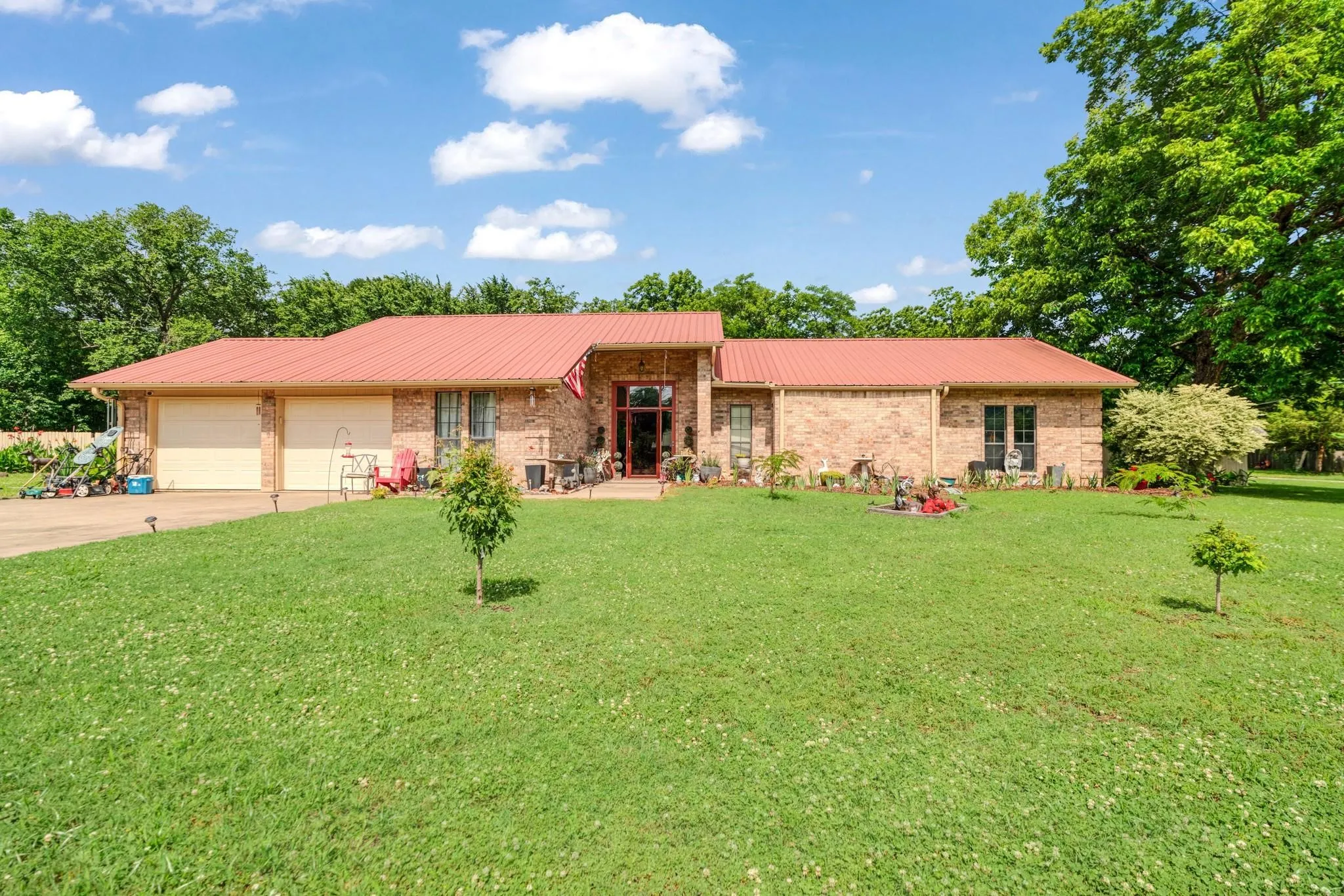 Single Family Residence For Sale in Red River (TX) County , 203 1st Street NW, Detroit, Texas 75436, 3 Bedroom, 2 Bathroom, 2 Garage spaces, 2,260 Sqft, built in 1992, mls#21312161, Real Estate Agent in Detroit, Homes For Sale in Red River (TX) county, Homes For Sale in Detroit, Realtor in Detroit Texas, Real Estate Brokerage Independent Realty Texas, Luminita Cordes Realtor
