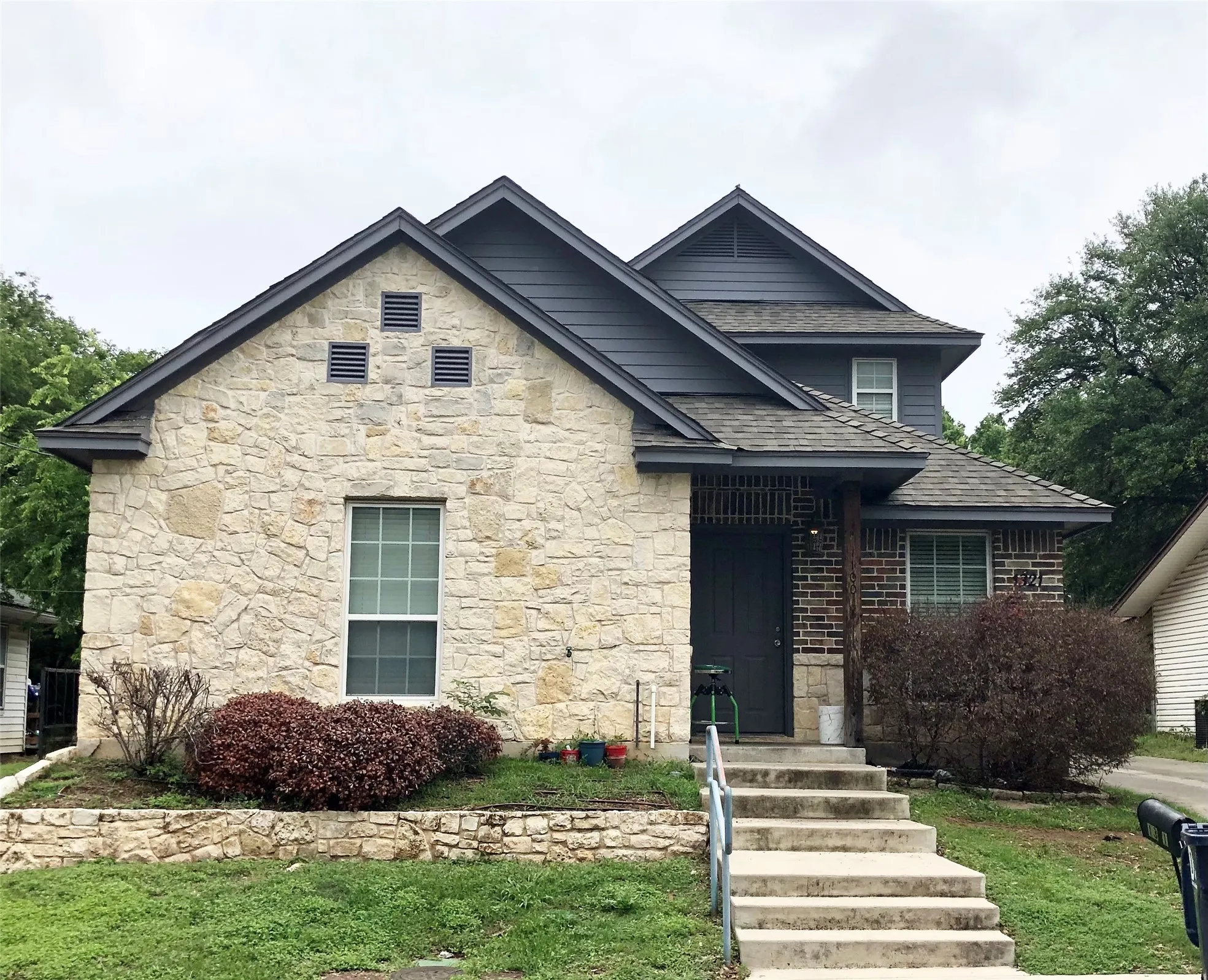 Duplex For Rent in Denton County , 1321 Norman Street, Denton, Texas 76201, 3 Bedroom, 3 Bathroom, Garage spaces, 1,198 Sqft, built in 2009, mls#21313867, Real Estate Agent in Denton, Homes For Rent in Denton county, Homes For Rent in Denton, Realtor in Denton Texas, Real Estate Brokerage Independent Realty Texas, Luminita Cordes Realtor