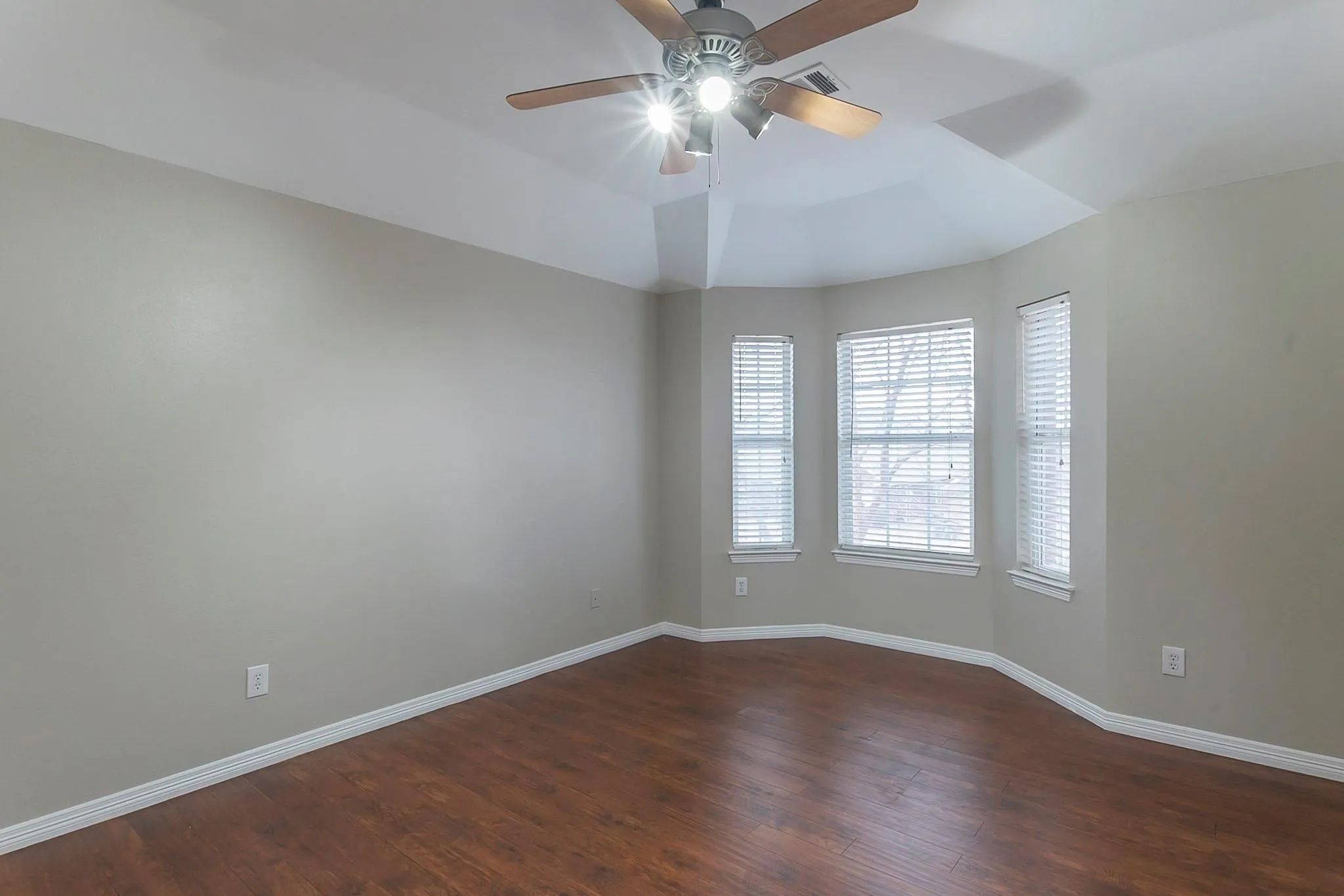 Single Family Residence For Sale in Collin County , 2907 Abby Lane, Wylie, Texas 75098, 4 Bedrooms, 3 Bathrooms, 2 Garage spaces, 3,437 Sqft, built in 2006, Price $499,000, mls#21313825, Real Estate Agent in Wylie, Homes For Sale in Collin county, Homes For Sale in Wylie, Realtor in Wylie Texas, Real Estate Brokerage Independent Realty Texas, Luminita Cordes Realtor