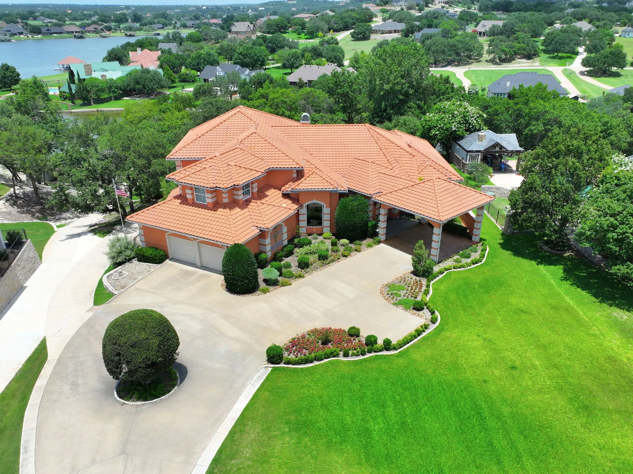 Single Family Residence For Sale in Hood County , 2002 W Emerald Bend Court, Granbury, Texas 76049, 4 Bedroom, 7 Bathroom, 2 Garage spaces, 5,904 Sqft, built in 2003, mls#21310631, Real Estate Agent in Granbury, Homes For Sale in Hood county, Homes For Sale in Granbury, Realtor in Granbury Texas, Real Estate Brokerage Independent Realty Texas, Luminita Cordes Realtor