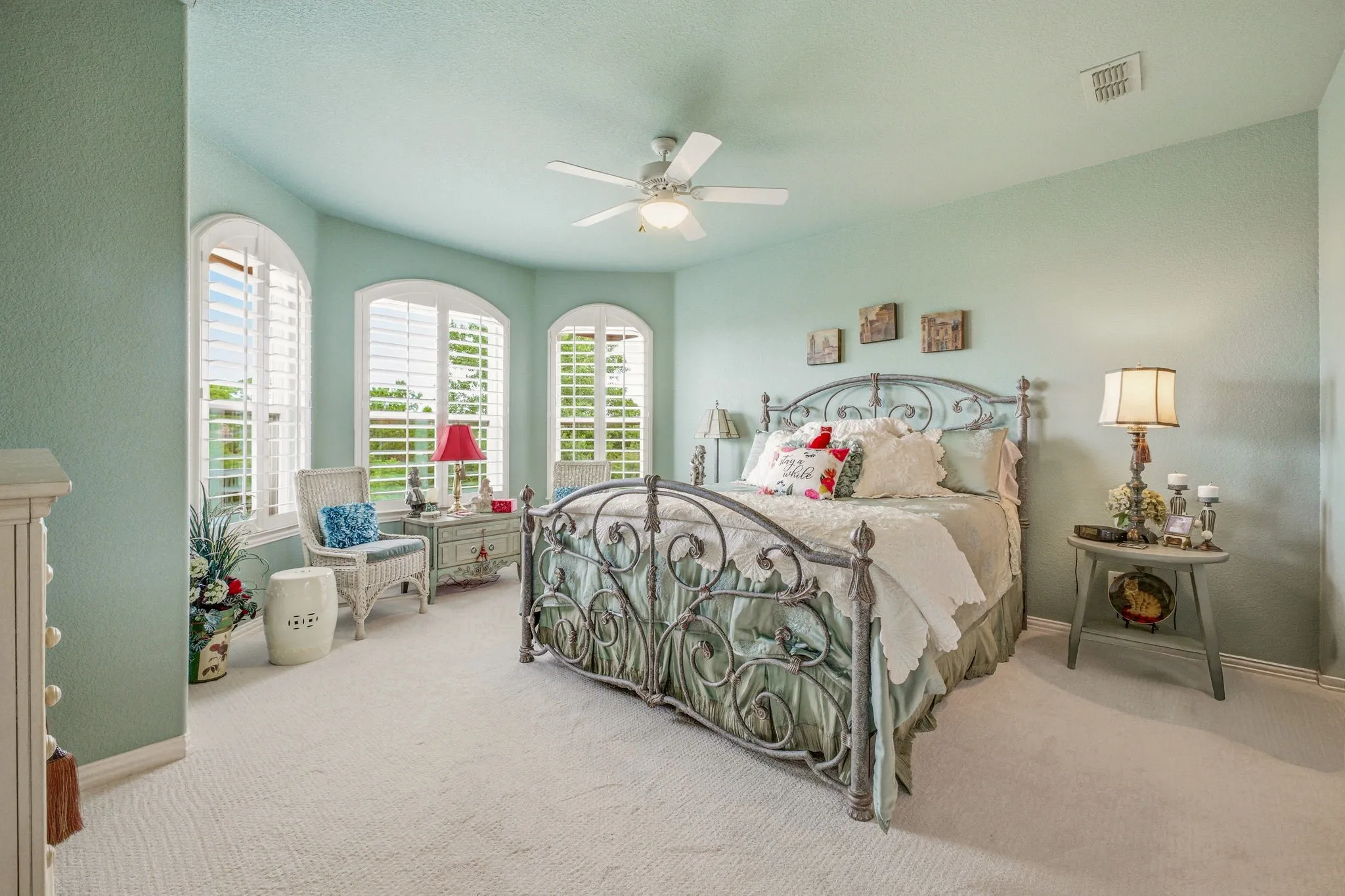 Single Family Residence For Sale in Hood County , 2002 W Emerald Bend Court, Granbury, Texas 76049, 4 Bedroom, 7 Bathroom, 2 Garage spaces, 5,904 Sqft, built in 2003, mls#21310631, Real Estate Agent in Granbury, Homes For Sale in Hood county, Homes For Sale in Granbury, Realtor in Granbury Texas, Real Estate Brokerage Independent Realty Texas, Luminita Cordes Realtor