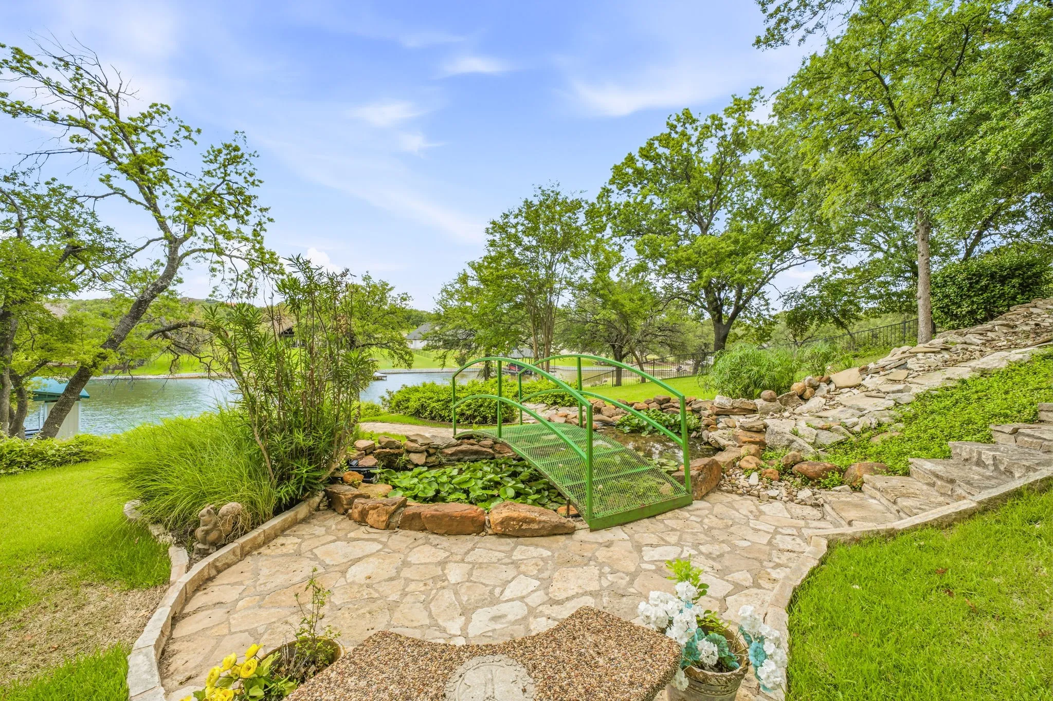 Single Family Residence For Sale in Hood County , 2002 W Emerald Bend Court, Granbury, Texas 76049, 4 Bedroom, 7 Bathroom, 2 Garage spaces, 5,904 Sqft, built in 2003, mls#21310631, Real Estate Agent in Granbury, Homes For Sale in Hood county, Homes For Sale in Granbury, Realtor in Granbury Texas, Real Estate Brokerage Independent Realty Texas, Luminita Cordes Realtor
