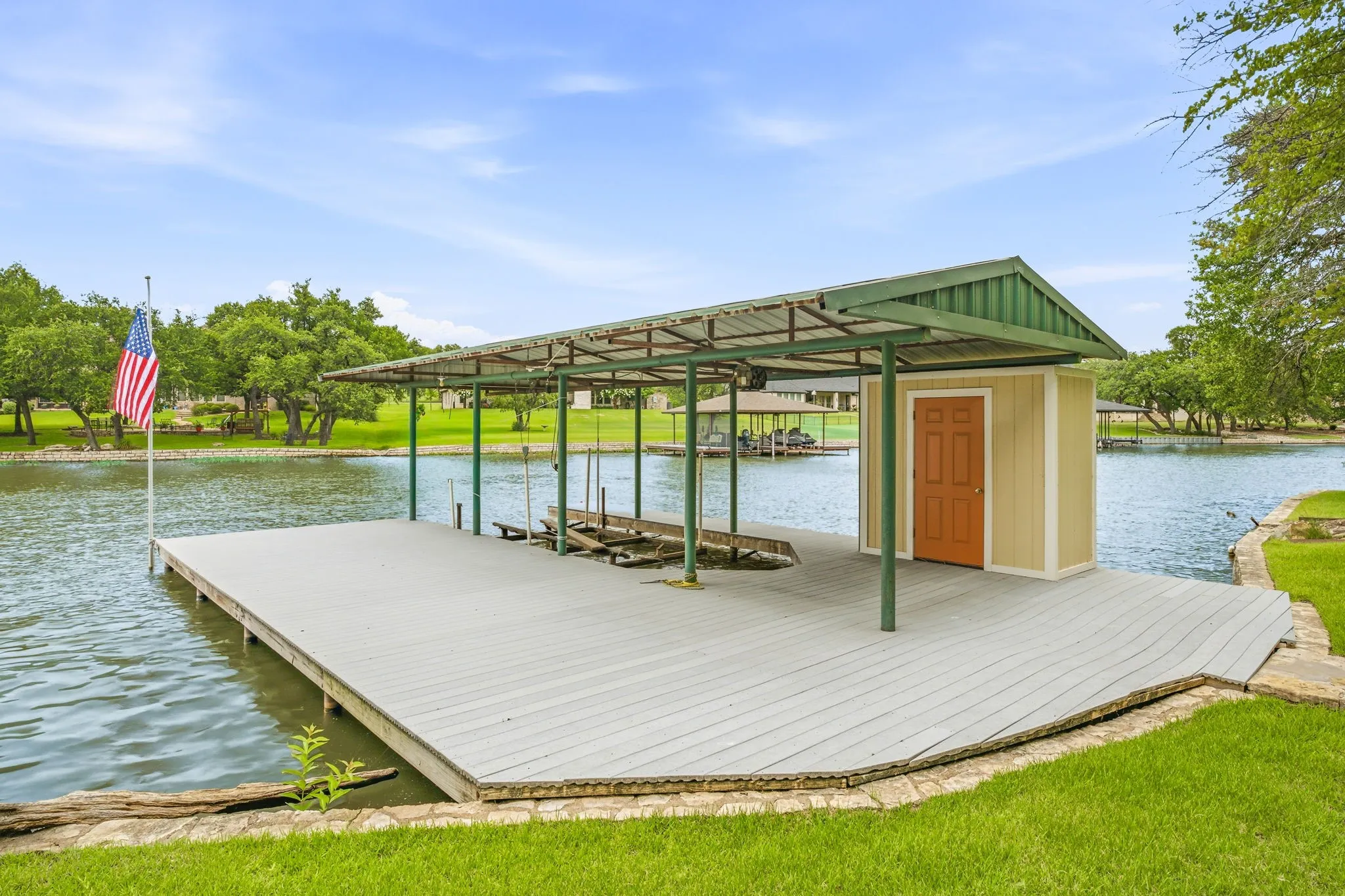 Single Family Residence For Sale in Hood County , 2002 W Emerald Bend Court, Granbury, Texas 76049, 4 Bedroom, 7 Bathroom, 2 Garage spaces, 5,904 Sqft, built in 2003, mls#21310631, Real Estate Agent in Granbury, Homes For Sale in Hood county, Homes For Sale in Granbury, Realtor in Granbury Texas, Real Estate Brokerage Independent Realty Texas, Luminita Cordes Realtor