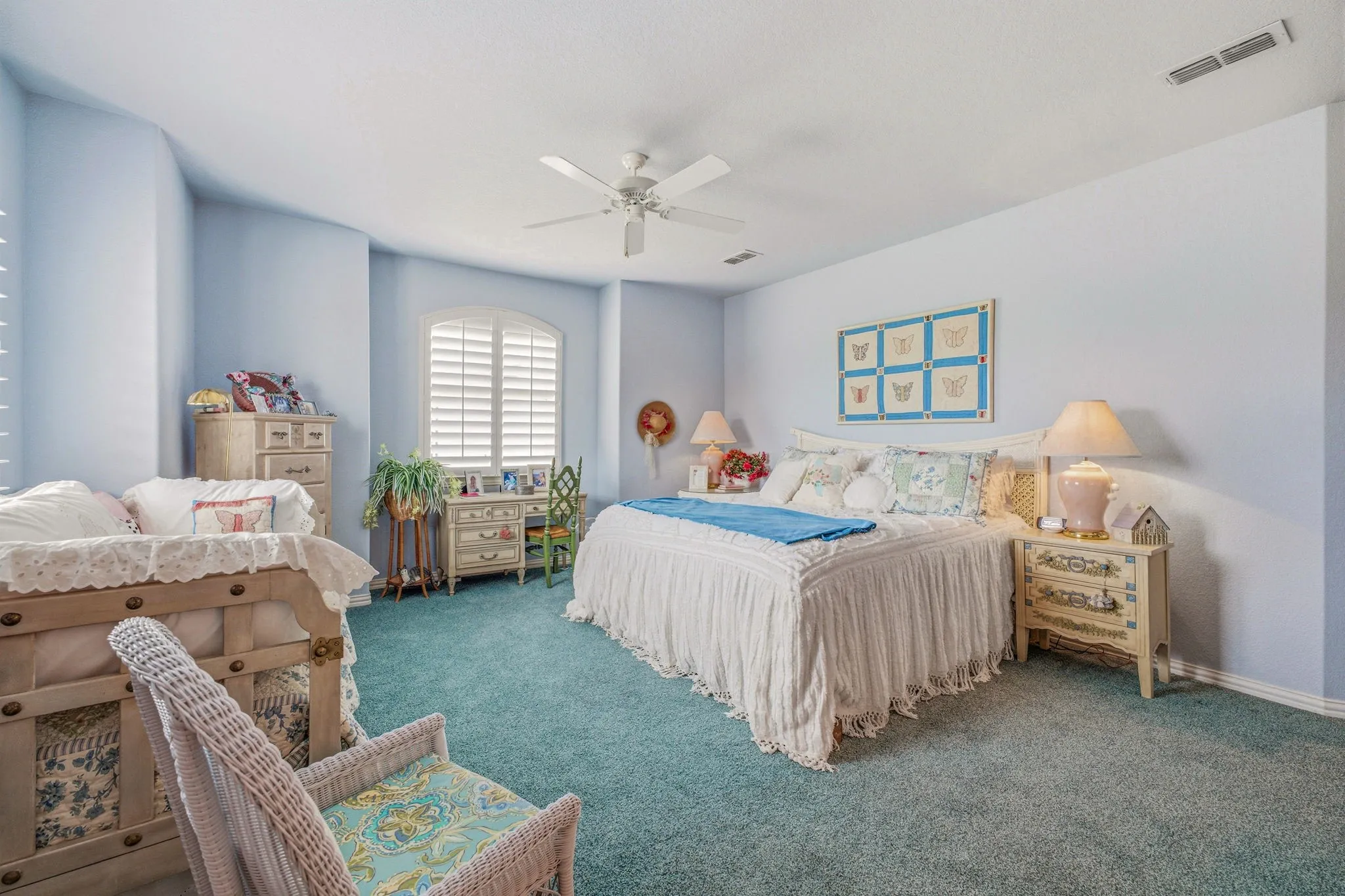 Single Family Residence For Sale in Hood County , 2002 W Emerald Bend Court, Granbury, Texas 76049, 4 Bedroom, 7 Bathroom, 2 Garage spaces, 5,904 Sqft, built in 2003, mls#21310631, Real Estate Agent in Granbury, Homes For Sale in Hood county, Homes For Sale in Granbury, Realtor in Granbury Texas, Real Estate Brokerage Independent Realty Texas, Luminita Cordes Realtor