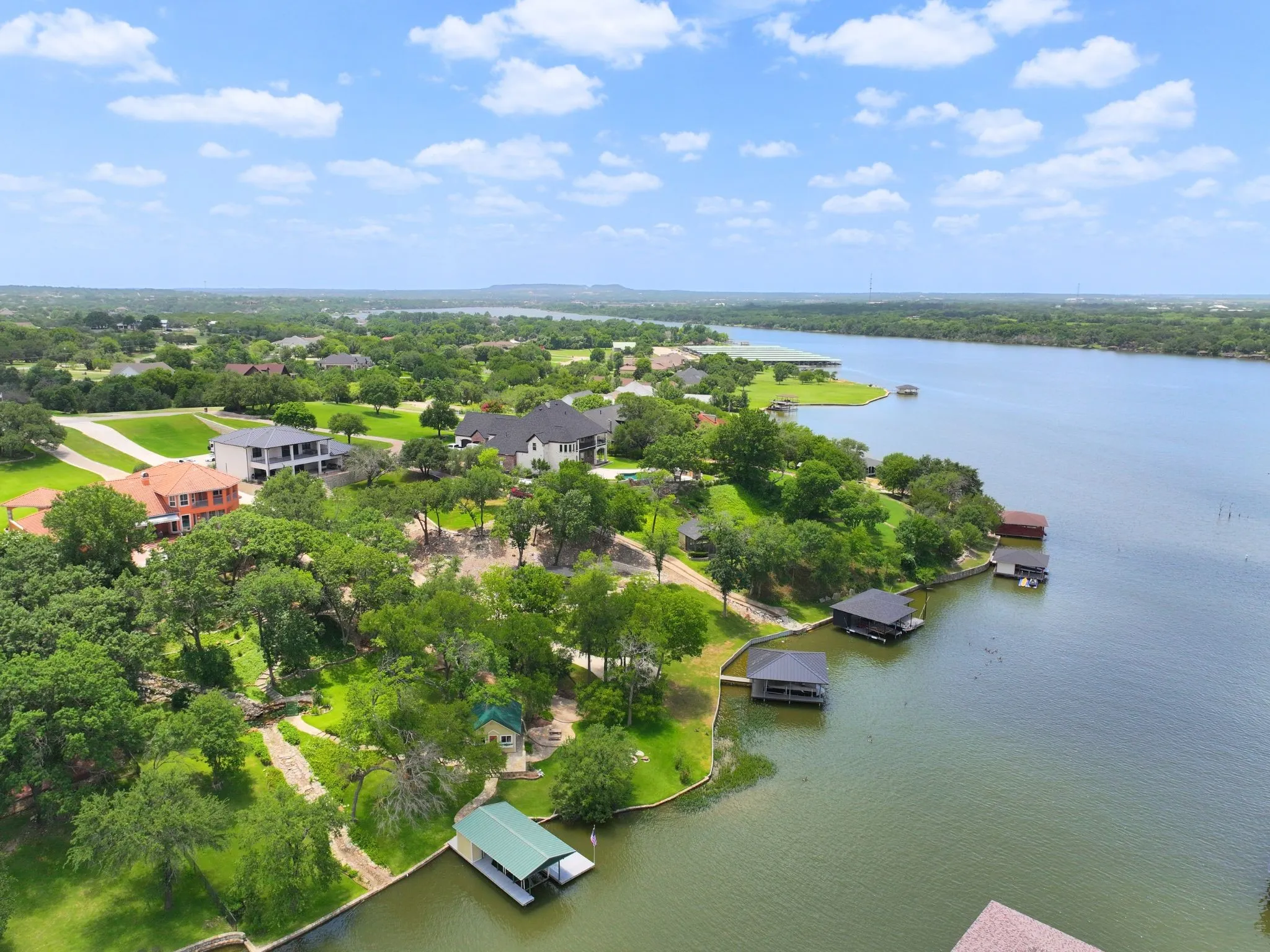 Single Family Residence For Sale in Hood County , 2002 W Emerald Bend Court, Granbury, Texas 76049, 4 Bedroom, 7 Bathroom, 2 Garage spaces, 5,904 Sqft, built in 2003, mls#21310631, Real Estate Agent in Granbury, Homes For Sale in Hood county, Homes For Sale in Granbury, Realtor in Granbury Texas, Real Estate Brokerage Independent Realty Texas, Luminita Cordes Realtor