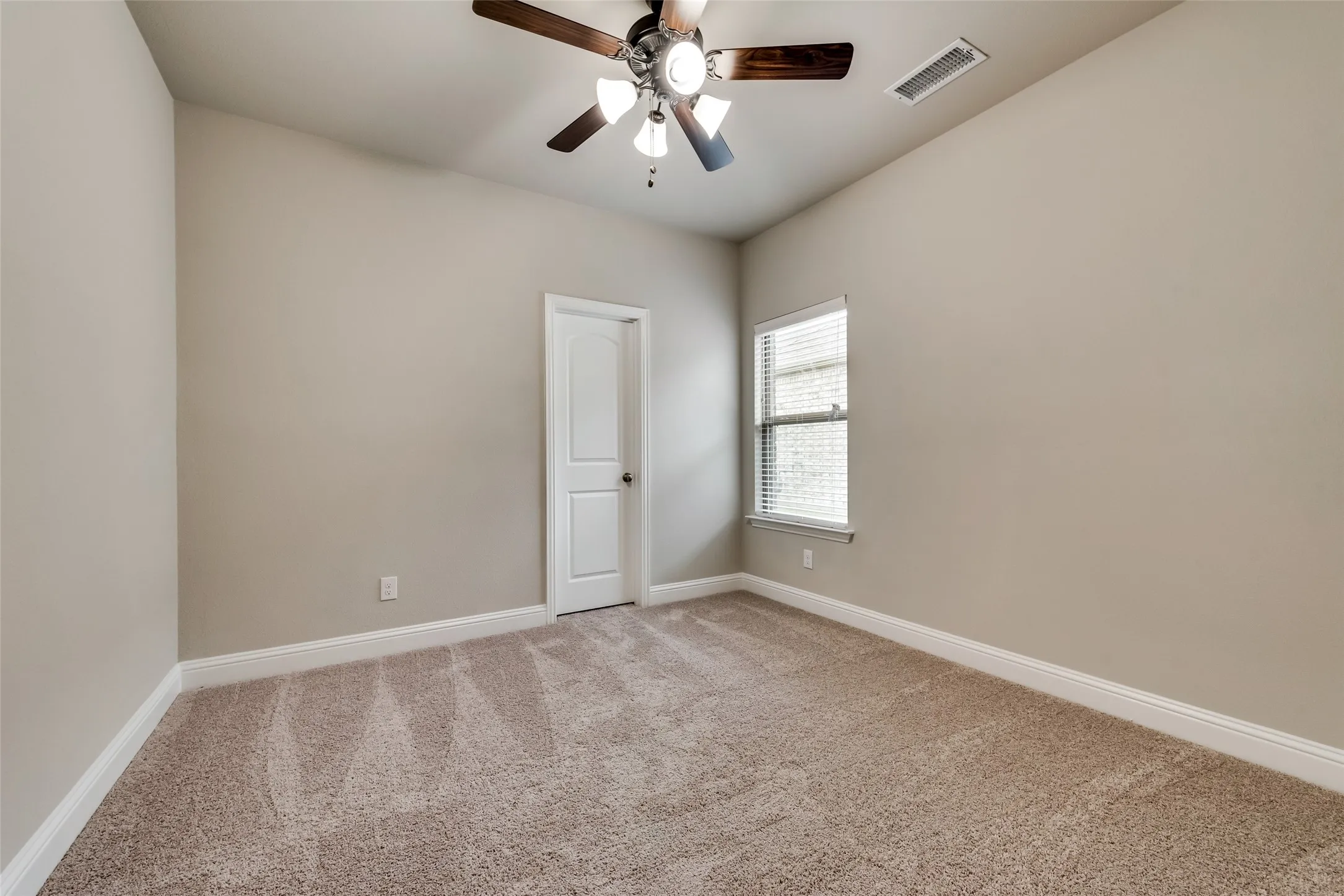 Single Family Residence For Rent in Rockwall County , 1523 Charismatic Court, Rockwall, Texas 75032, 4 Bedroom, 2 Bathroom, 2 Garage spaces, 1,824 Sqft, built in 2020, mls#21313873, Real Estate Agent in Rockwall, Homes For Rent in Rockwall county, Homes For Rent in Rockwall, Realtor in Rockwall Texas, Real Estate Brokerage Independent Realty Texas, Luminita Cordes Realtor