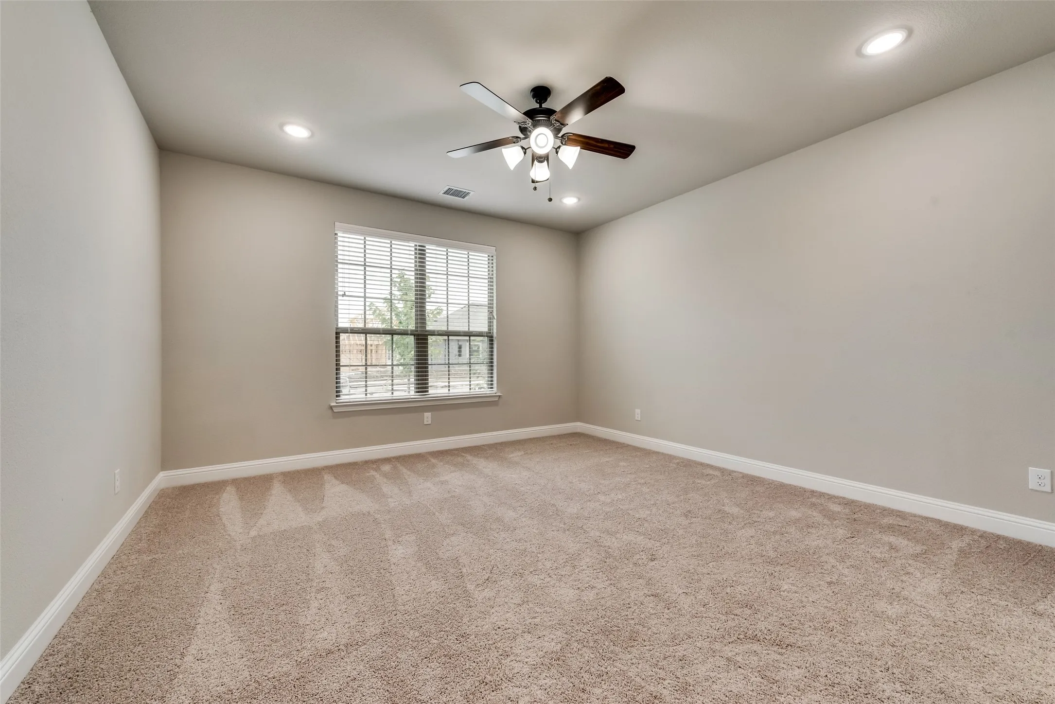 Single Family Residence For Rent in Rockwall County , 1523 Charismatic Court, Rockwall, Texas 75032, 4 Bedroom, 2 Bathroom, 2 Garage spaces, 1,824 Sqft, built in 2020, mls#21313873, Real Estate Agent in Rockwall, Homes For Rent in Rockwall county, Homes For Rent in Rockwall, Realtor in Rockwall Texas, Real Estate Brokerage Independent Realty Texas, Luminita Cordes Realtor