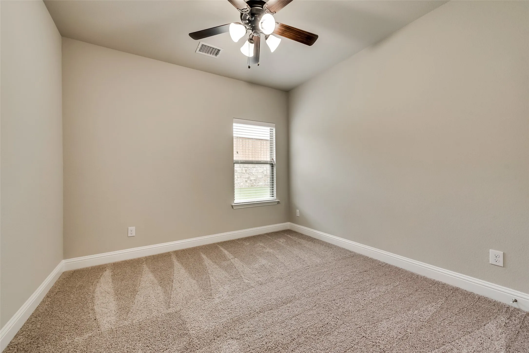 Single Family Residence For Rent in Rockwall County , 1523 Charismatic Court, Rockwall, Texas 75032, 4 Bedroom, 2 Bathroom, 2 Garage spaces, 1,824 Sqft, built in 2020, mls#21313873, Real Estate Agent in Rockwall, Homes For Rent in Rockwall county, Homes For Rent in Rockwall, Realtor in Rockwall Texas, Real Estate Brokerage Independent Realty Texas, Luminita Cordes Realtor