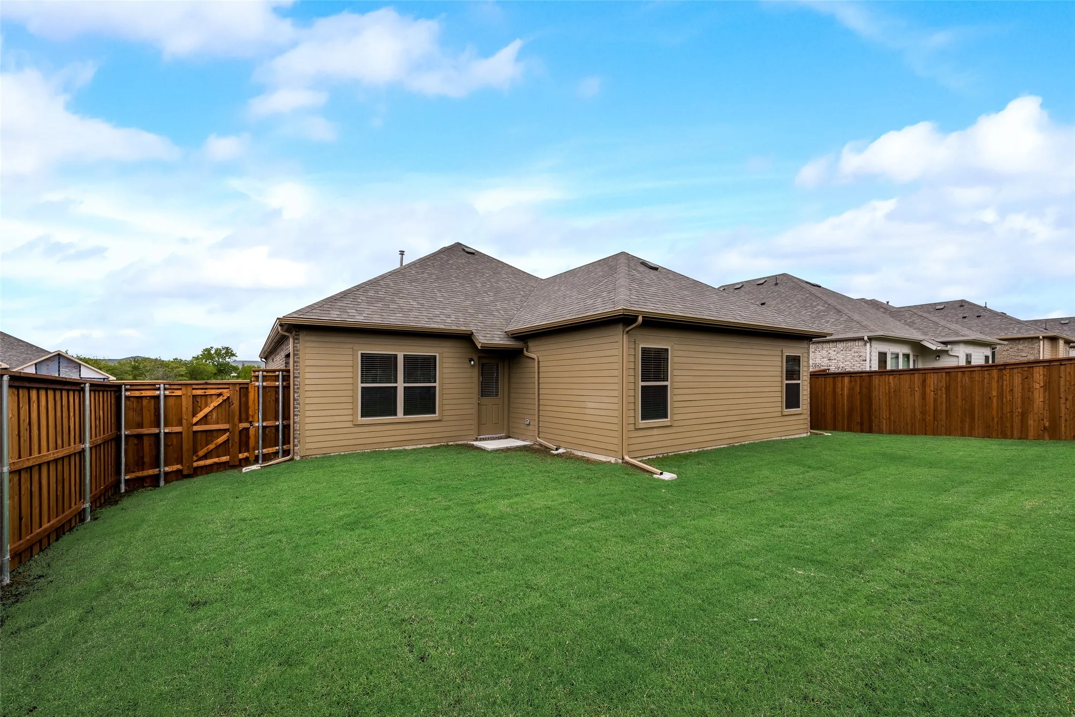 Single Family Residence For Rent in Rockwall County , 1523 Charismatic Court, Rockwall, Texas 75032, 4 Bedroom, 2 Bathroom, 2 Garage spaces, 1,824 Sqft, built in 2020, mls#21313873, Real Estate Agent in Rockwall, Homes For Rent in Rockwall county, Homes For Rent in Rockwall, Realtor in Rockwall Texas, Real Estate Brokerage Independent Realty Texas, Luminita Cordes Realtor
